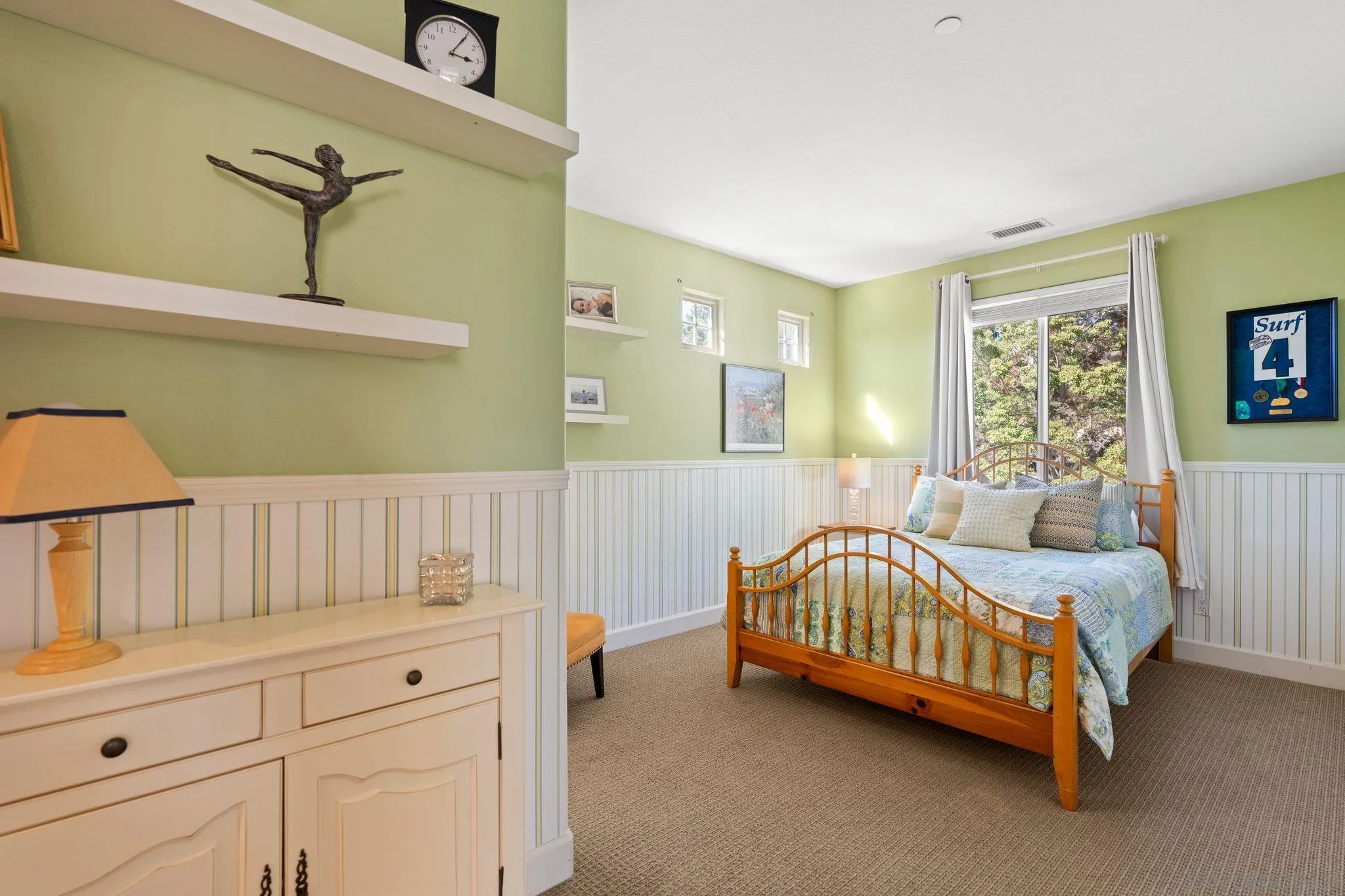 https://cdn.realtyfeed.com/cdn/127/250042016/f16bf96164dbbdcd4b04ce2de445e1a2.webp