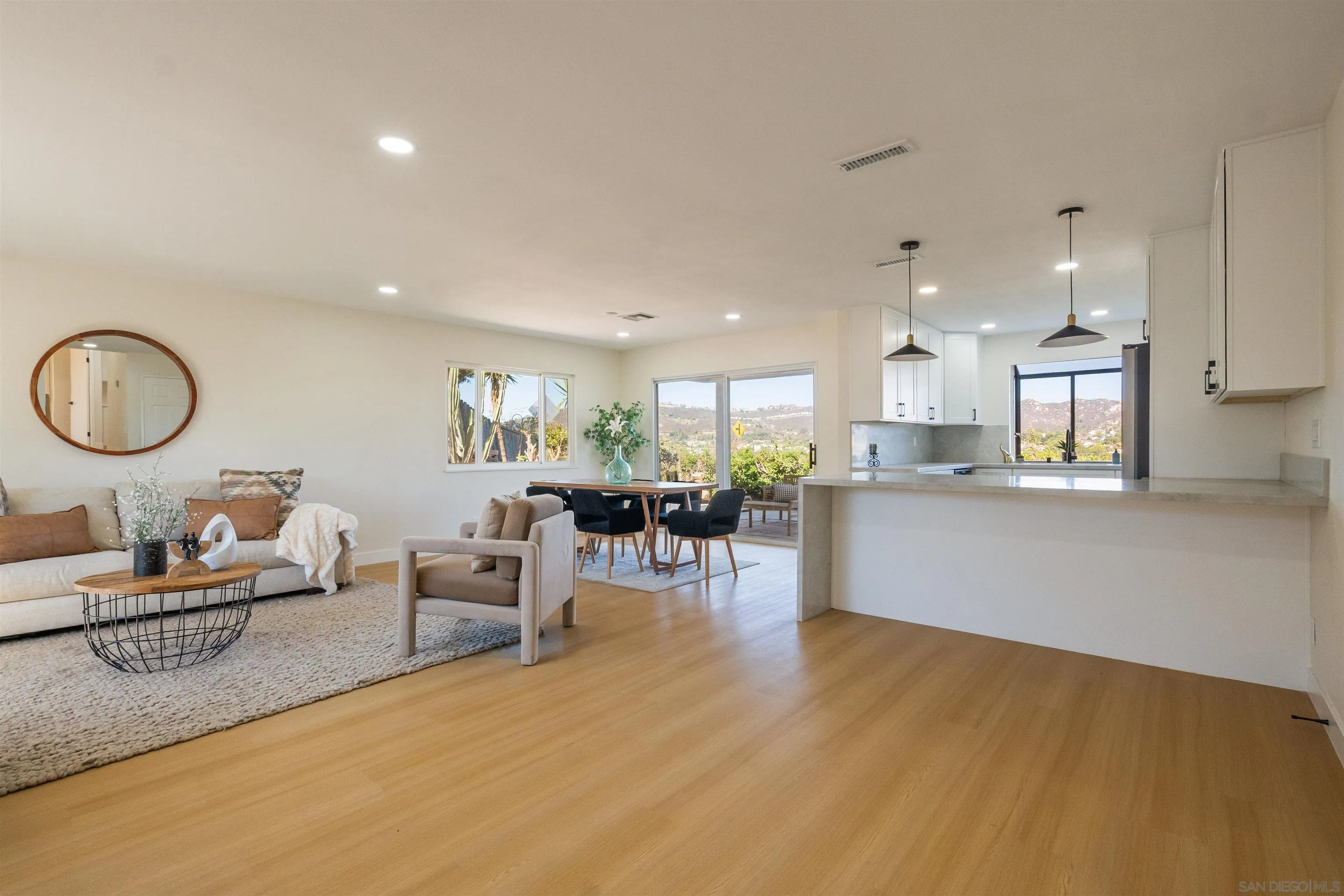 https://cdn.realtyfeed.com/cdn/127/250042017/01de4053db4eff95fba66d7098d25c45.webp