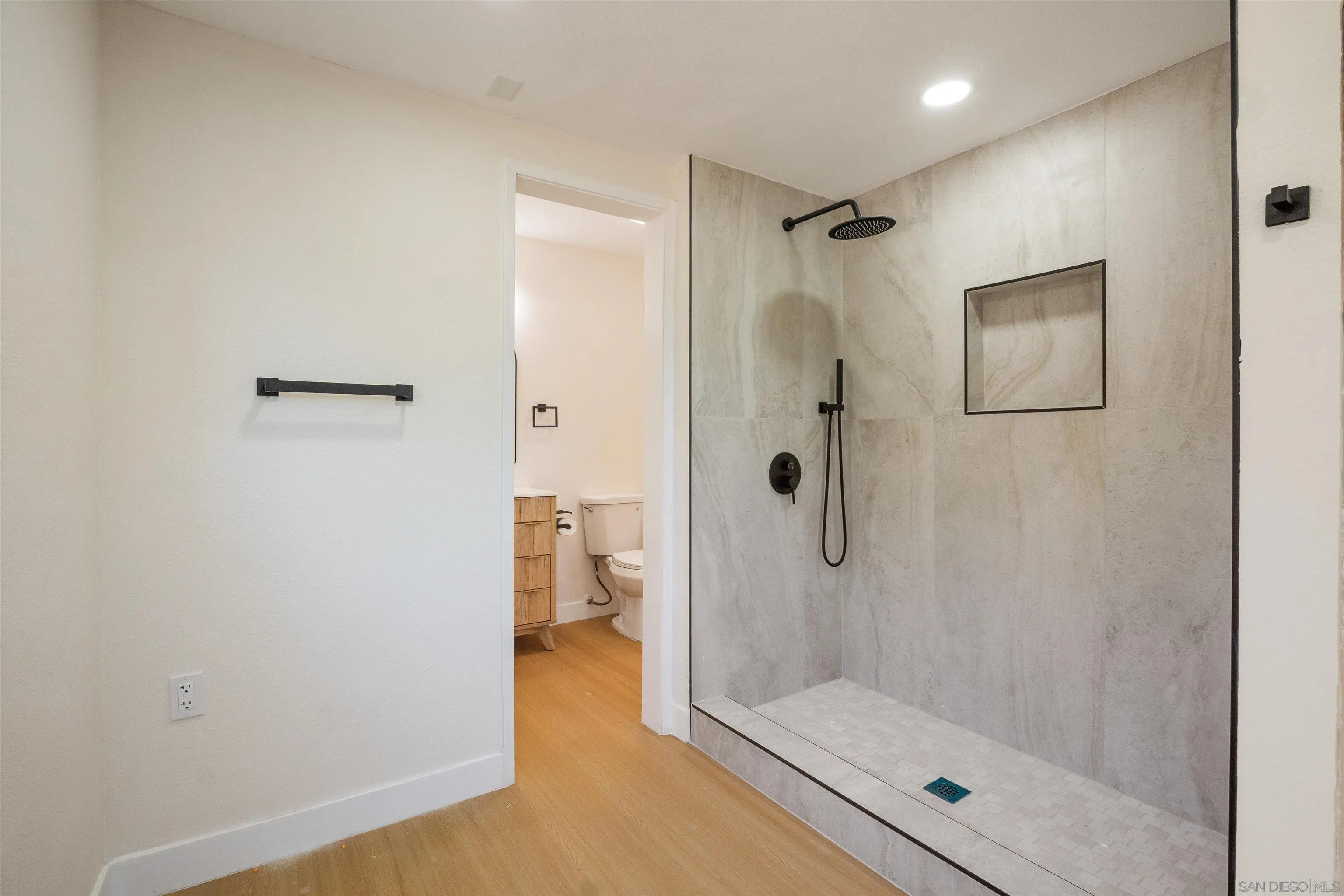 https://cdn.realtyfeed.com/cdn/127/250042017/23d5bae58e42754990b09f723ed7ab49.webp