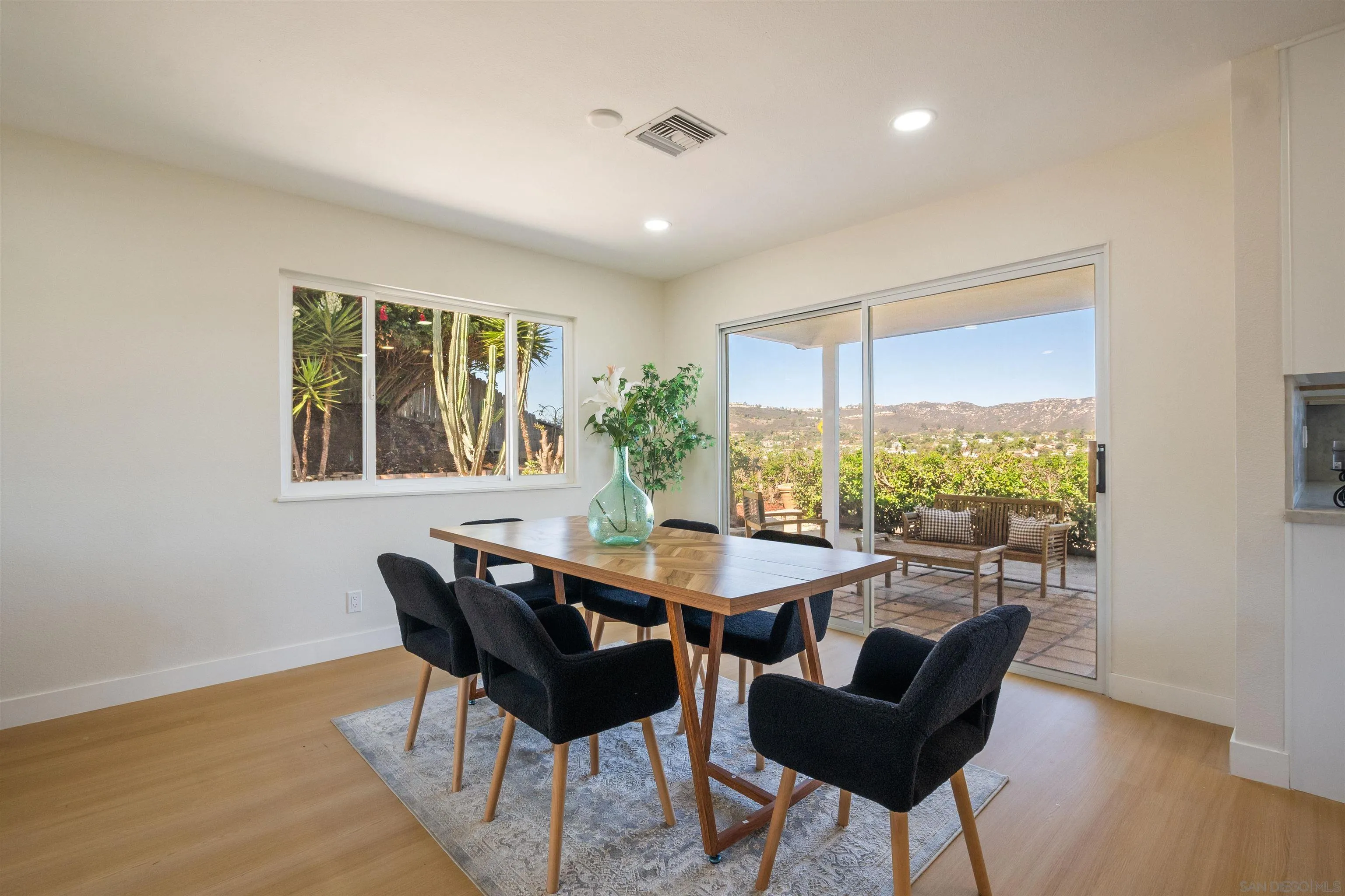 https://cdn.realtyfeed.com/cdn/127/250042017/4ef69a384ed1d6740628d81a70561016.webp