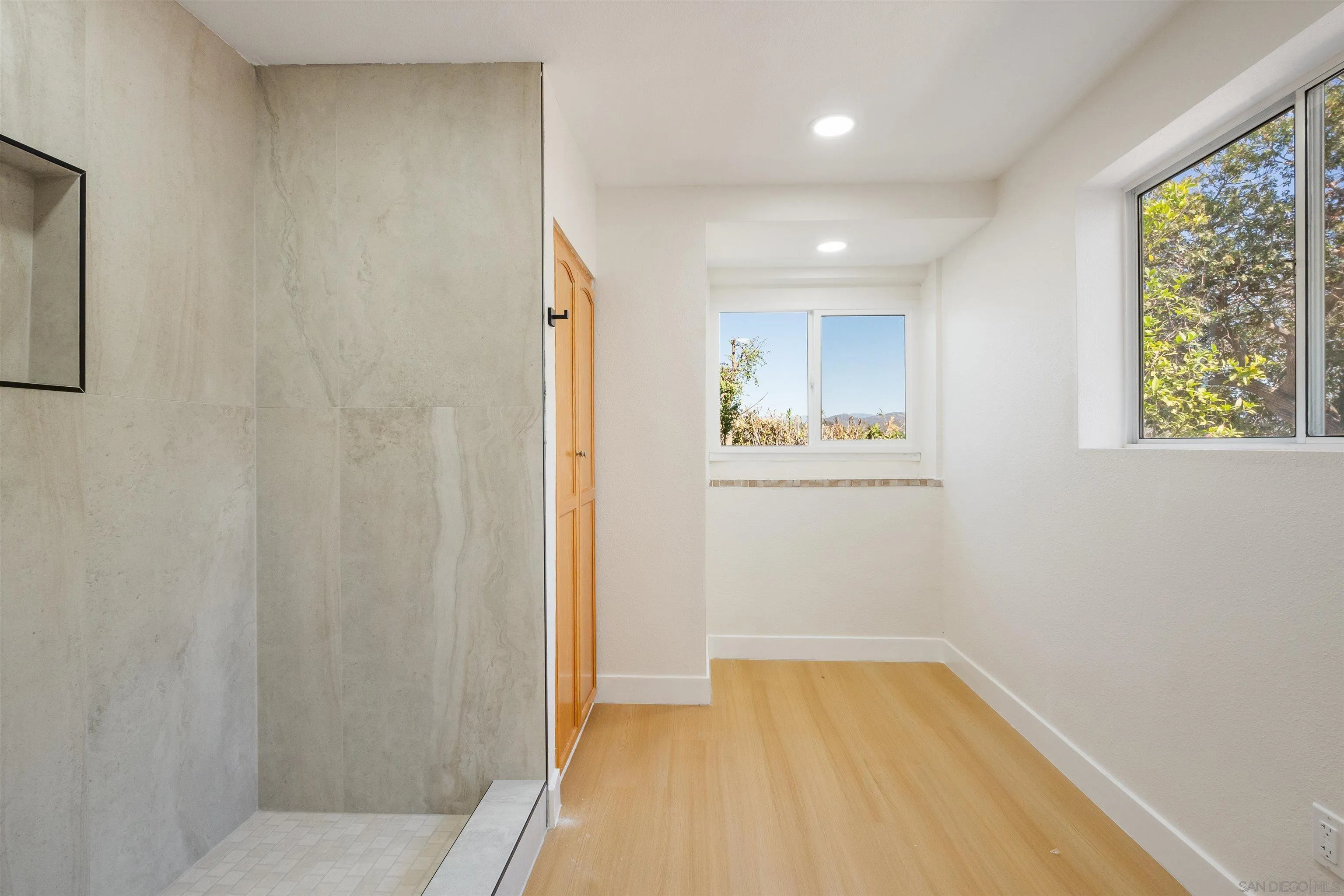 https://cdn.realtyfeed.com/cdn/127/250042017/5a14f171b1d5cdb3978c0c0157a3621c.webp