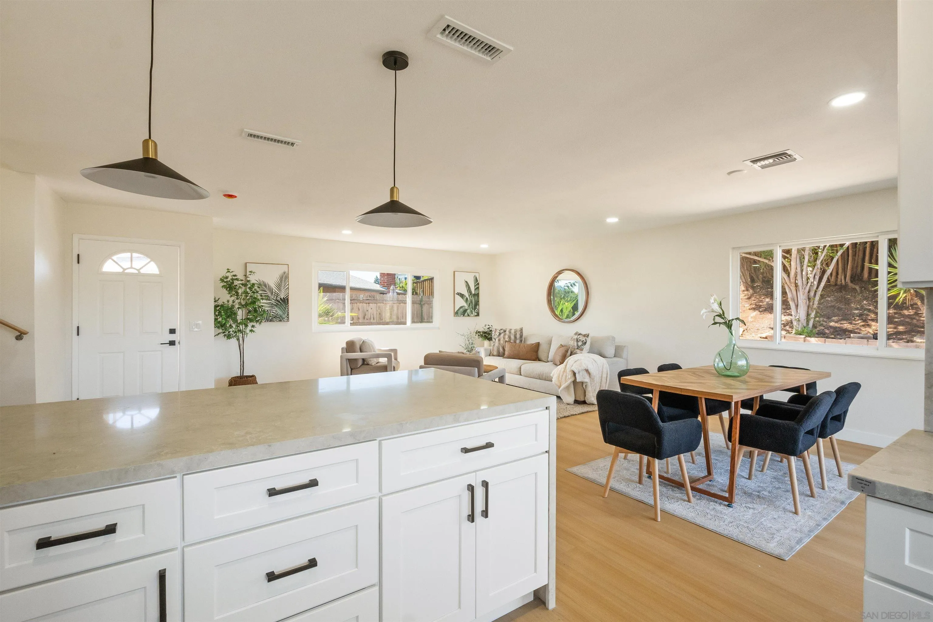 https://cdn.realtyfeed.com/cdn/127/250042017/773251c8f4c5f0f8fda99fcf30504296.webp