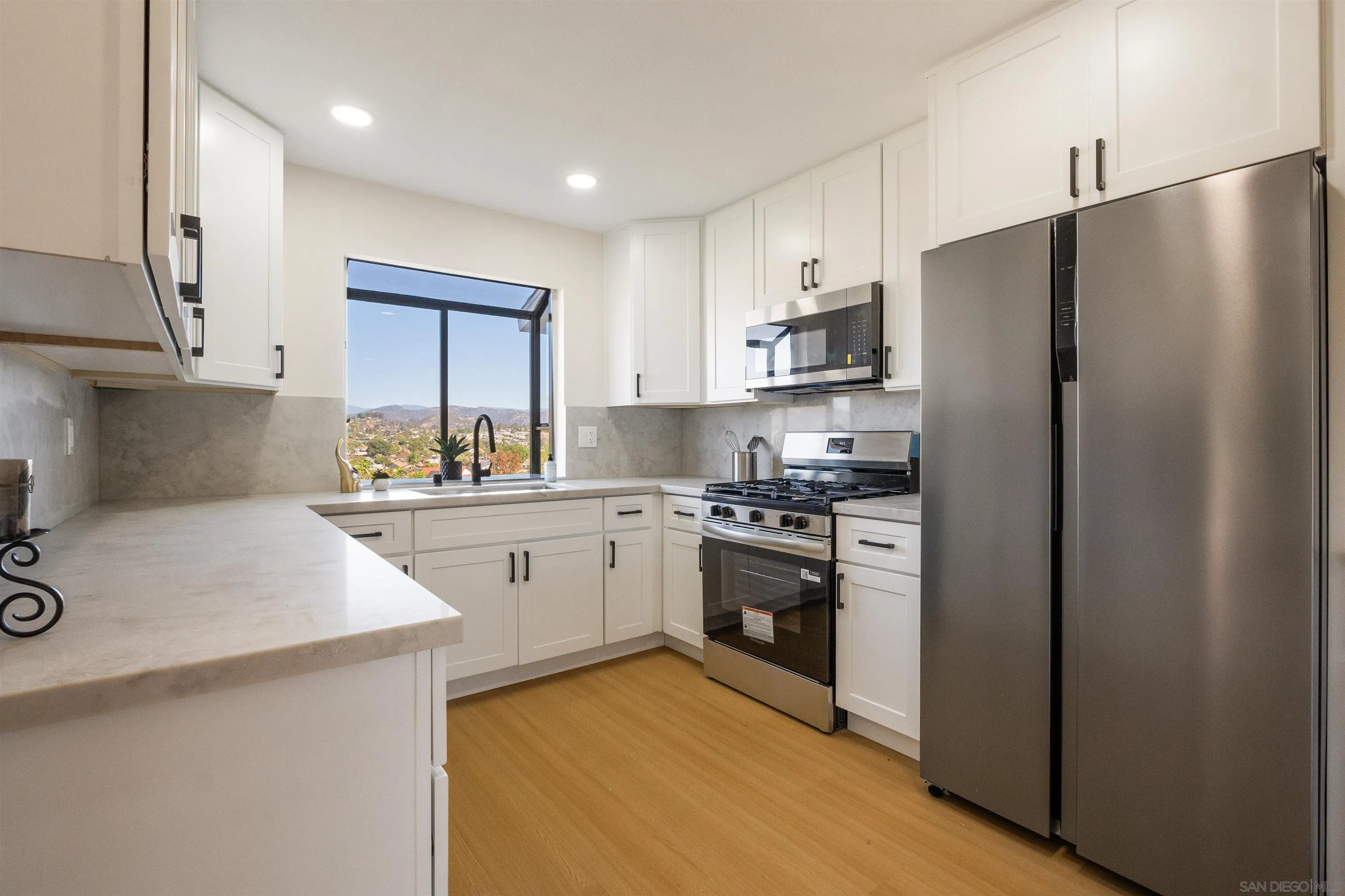 https://cdn.realtyfeed.com/cdn/127/250042017/a65331a6255460f0f36bd17add4032bf.webp