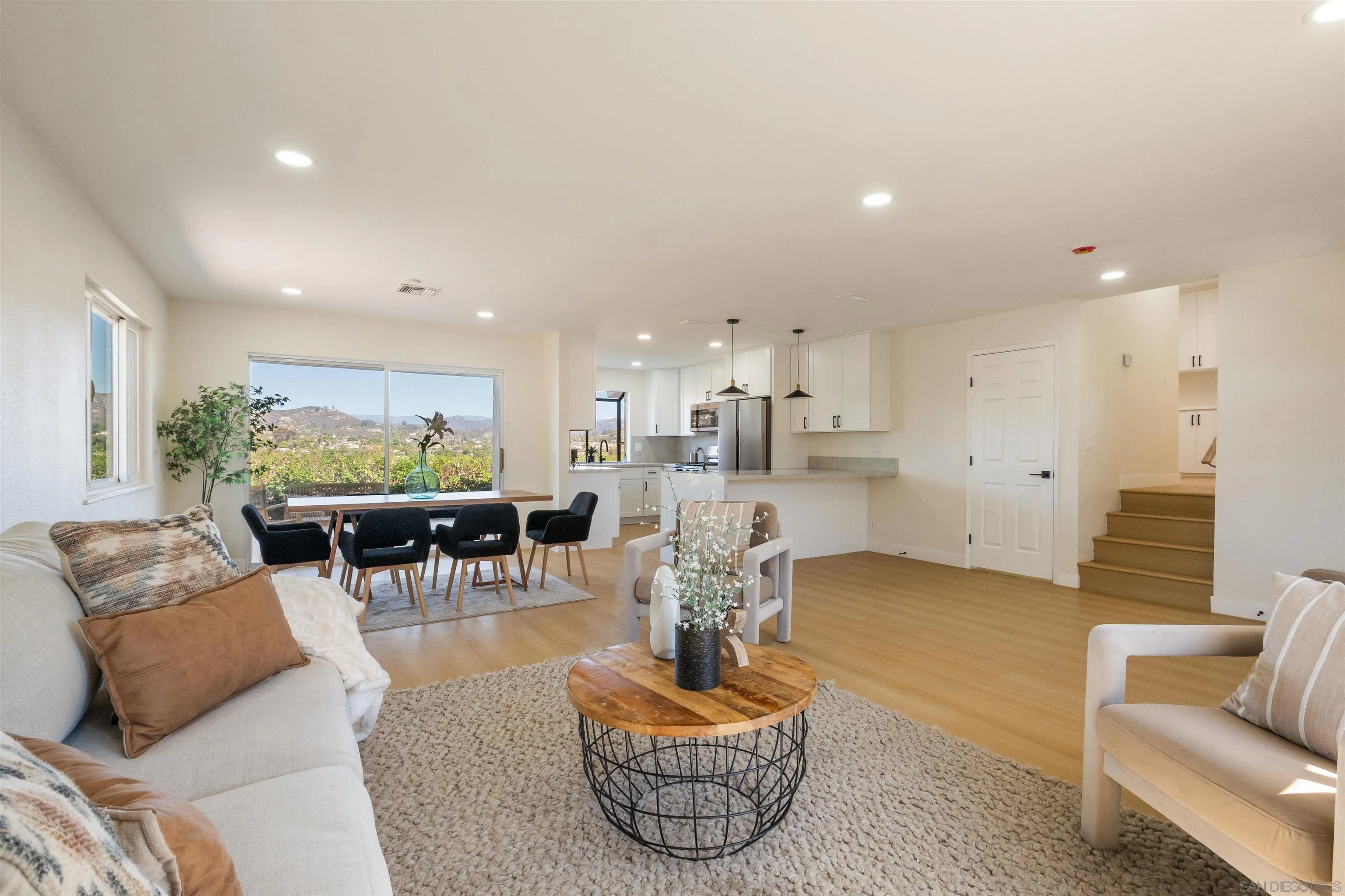 https://cdn.realtyfeed.com/cdn/127/250042017/d199dfb3359bd5115d1bdc403d816083.webp