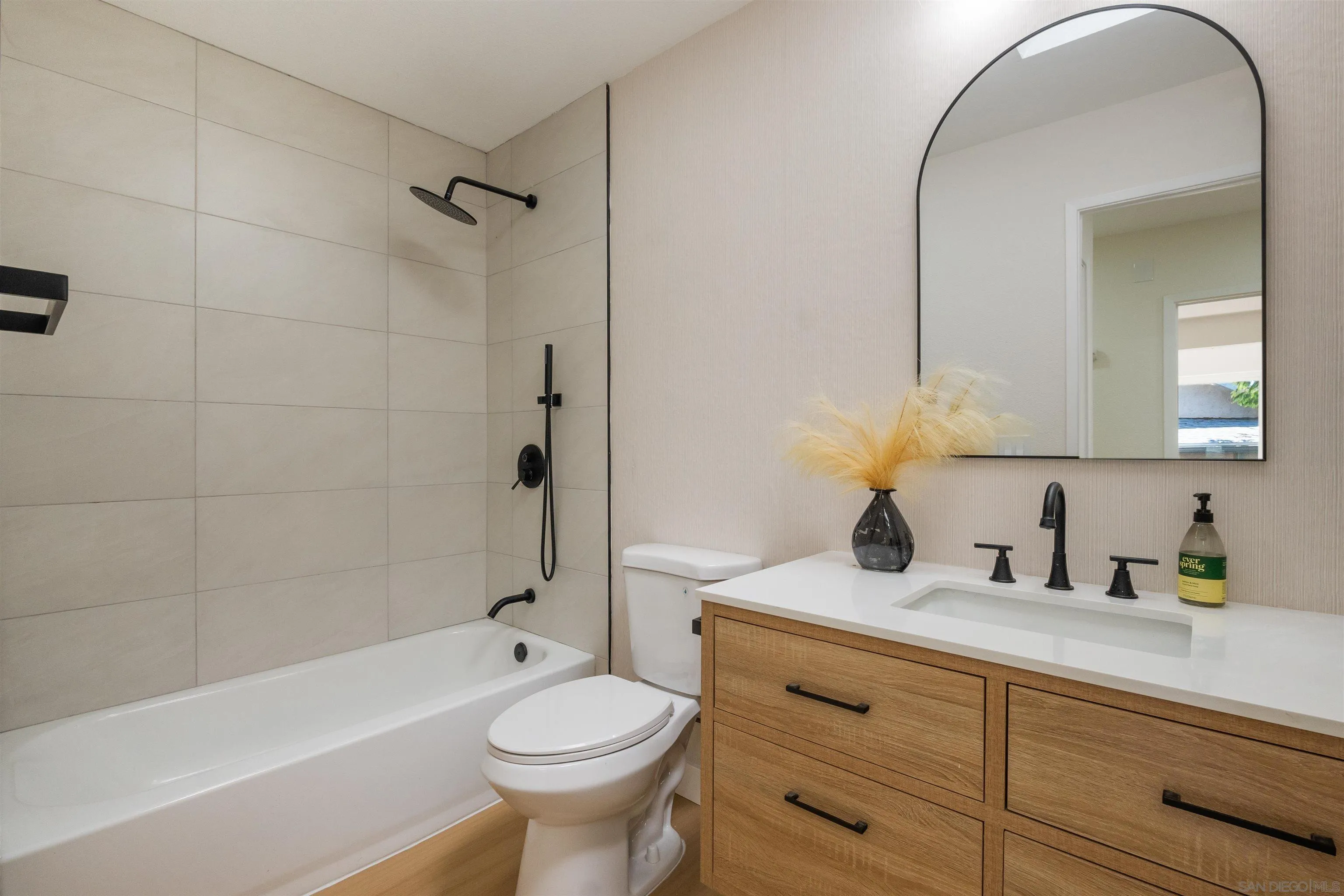 https://cdn.realtyfeed.com/cdn/127/250042017/fa4d7a831ce98566b01f3c47c0264072.webp