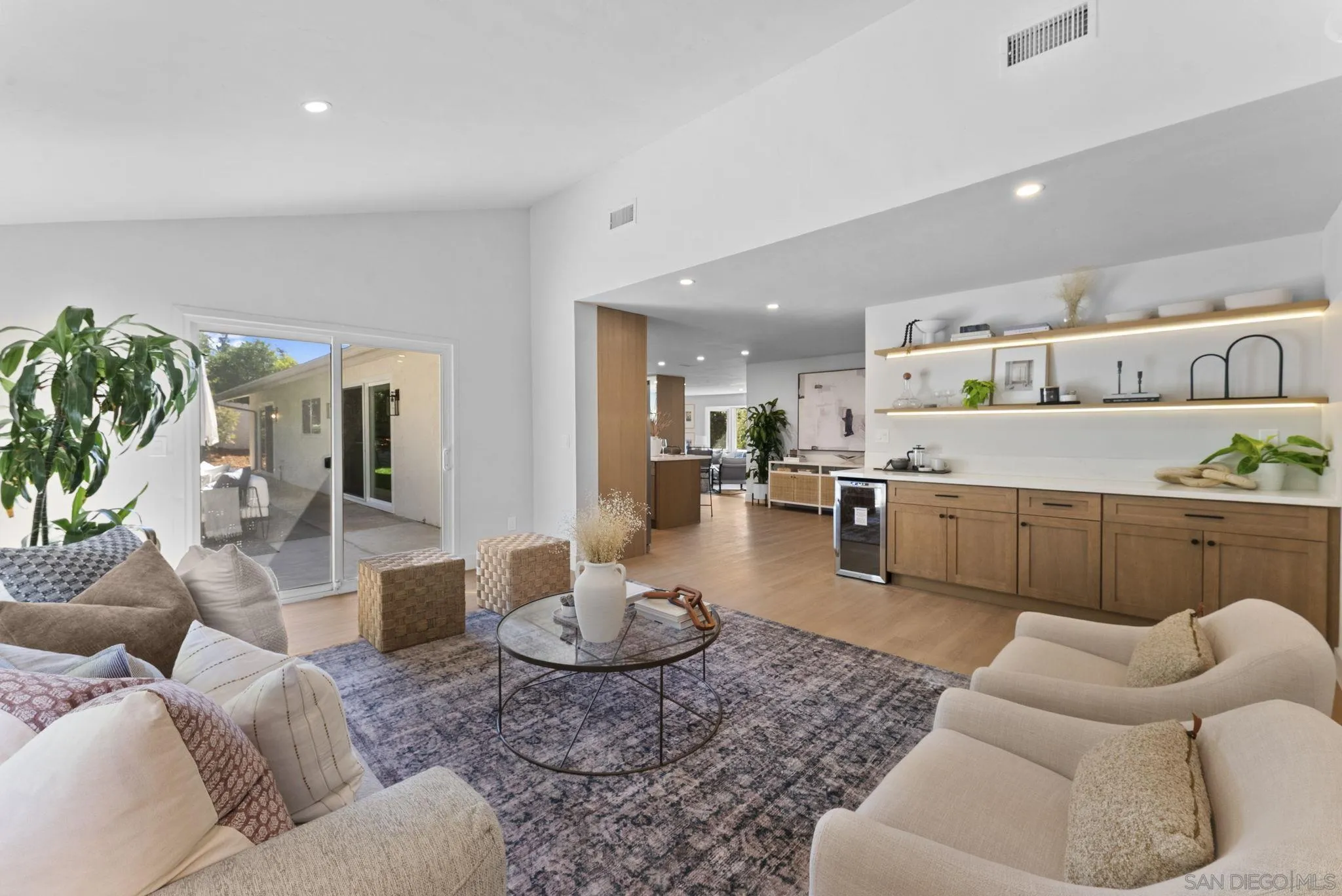 https://cdn.realtyfeed.com/cdn/127/250042019/3aee2a4ea42781eca3247da9dbd439ea.webp
