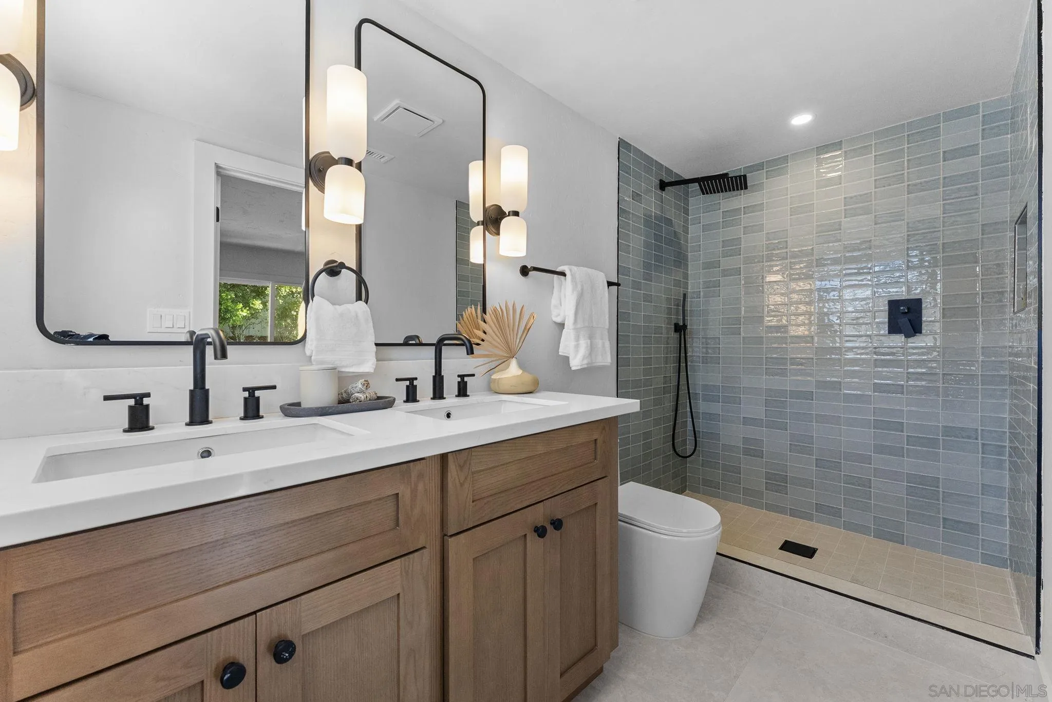 https://cdn.realtyfeed.com/cdn/127/250042019/5913731ee6a4a494eb6da3a0f112f582.webp