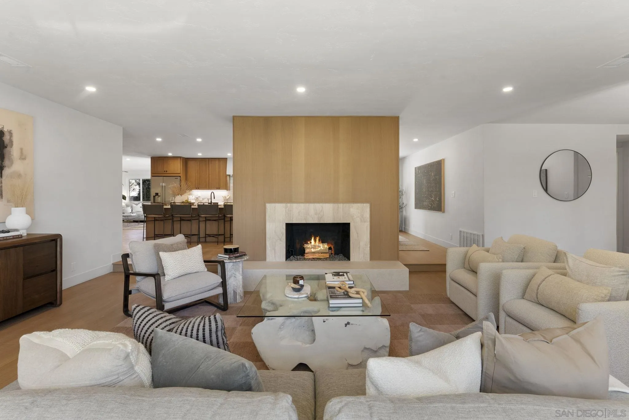 https://cdn.realtyfeed.com/cdn/127/250042019/c686d22a1b312a4abb5c26c96d22f3f3.webp