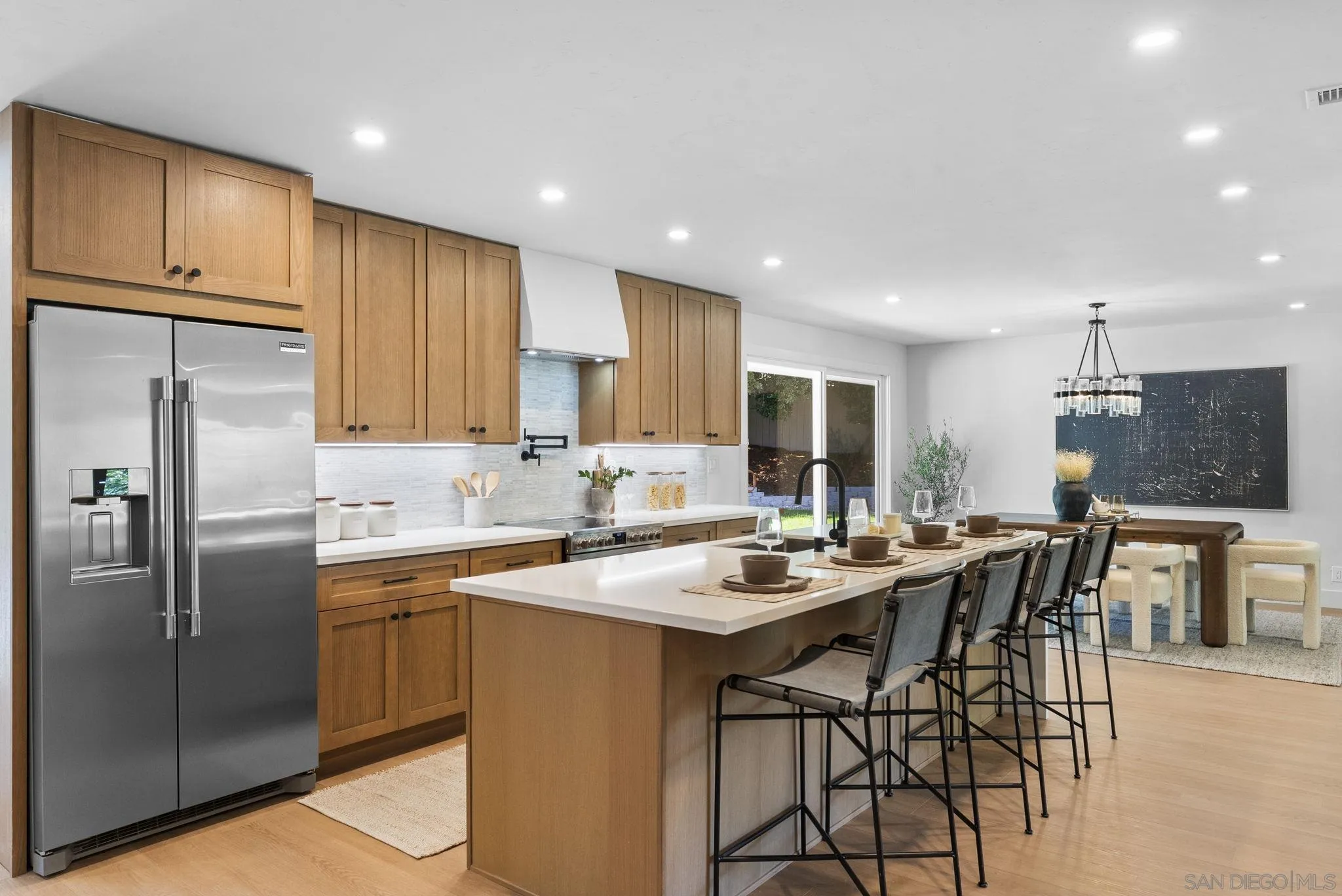 https://cdn.realtyfeed.com/cdn/127/250042019/eea683b6188df6ae878f6e6174fae56d.webp