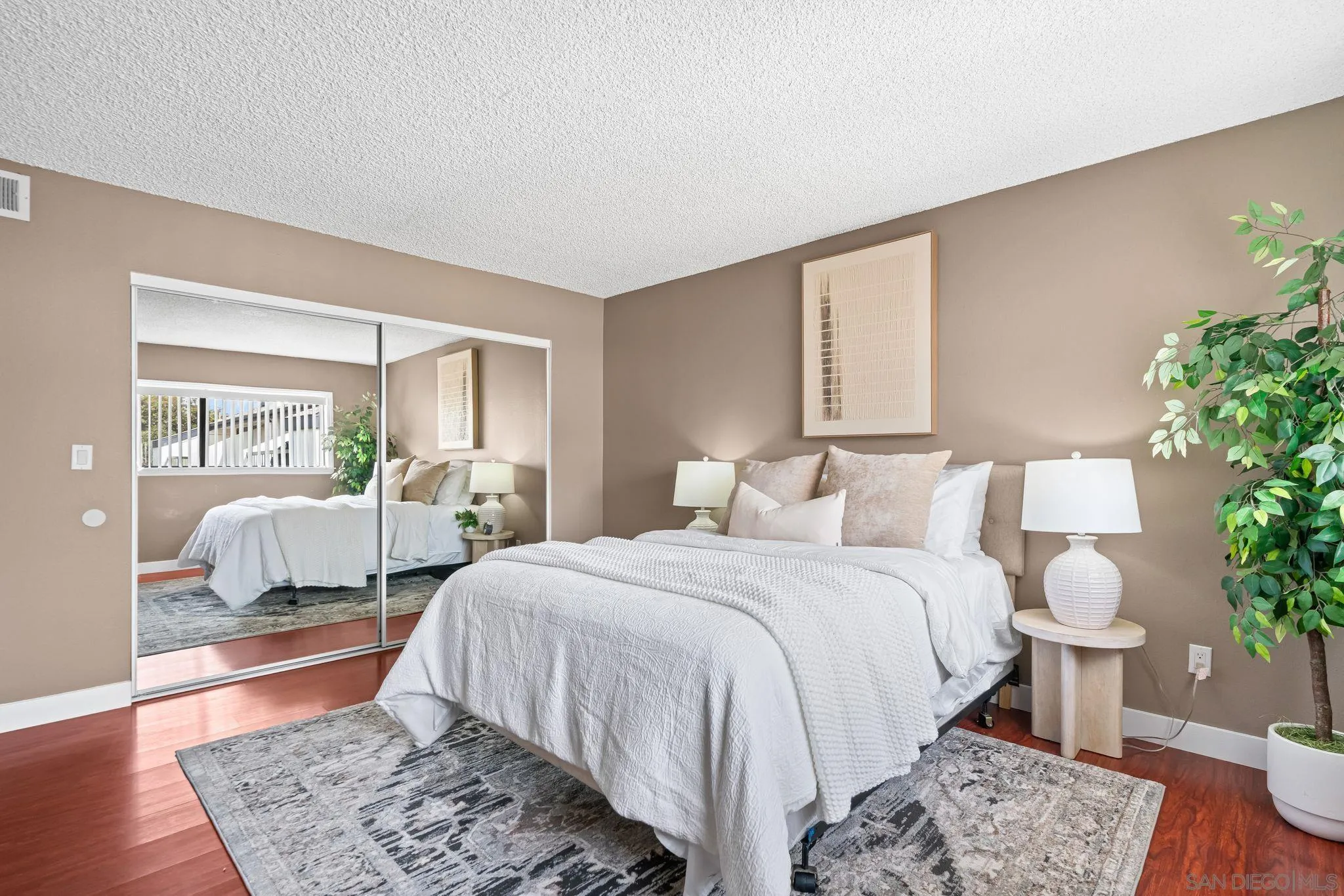https://cdn.realtyfeed.com/cdn/127/250042021/18c95cb695f5586b49572992d7476b2d.webp