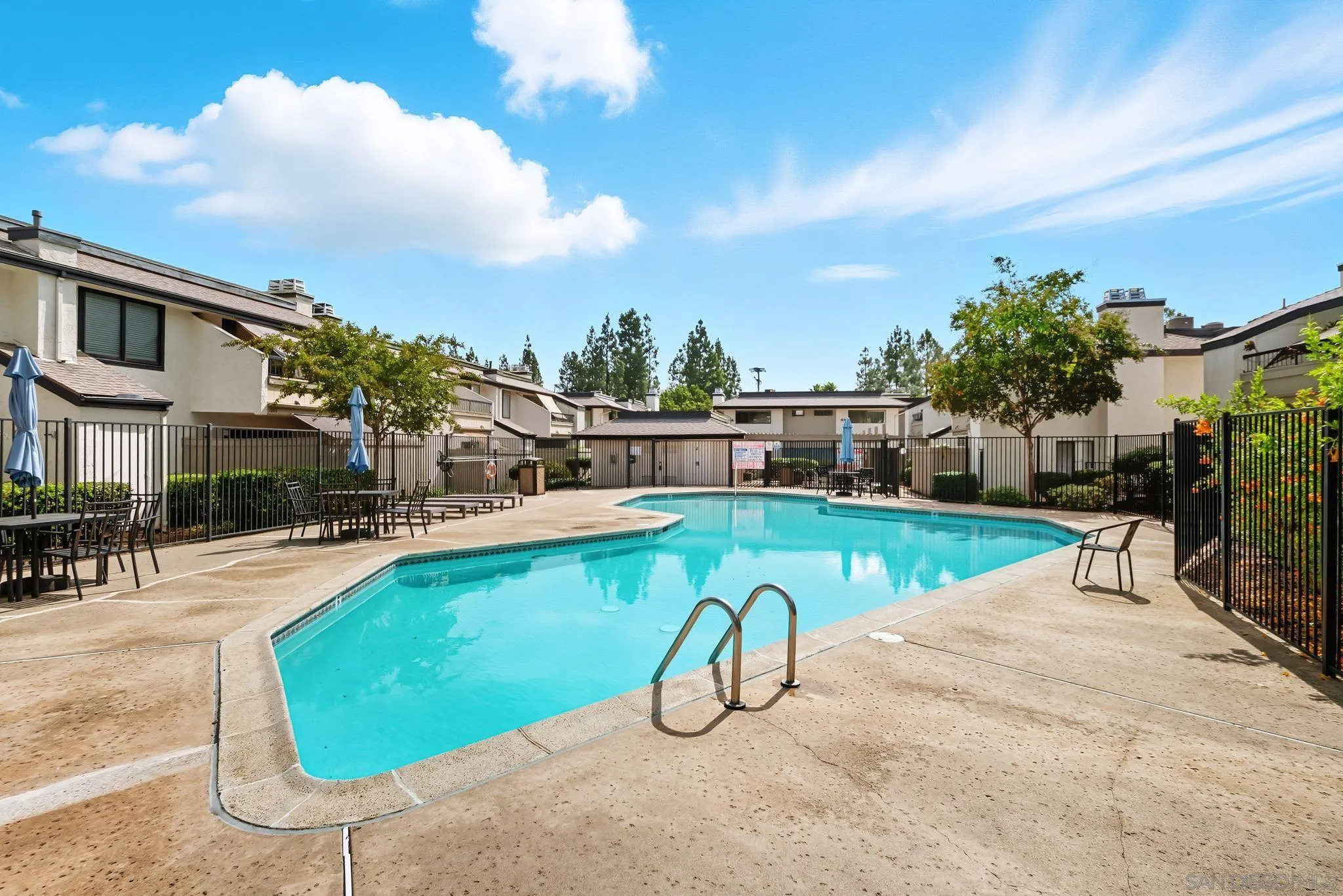 https://cdn.realtyfeed.com/cdn/127/250042021/bd6d25be57c24e04dcb678d08c6c116d.webp