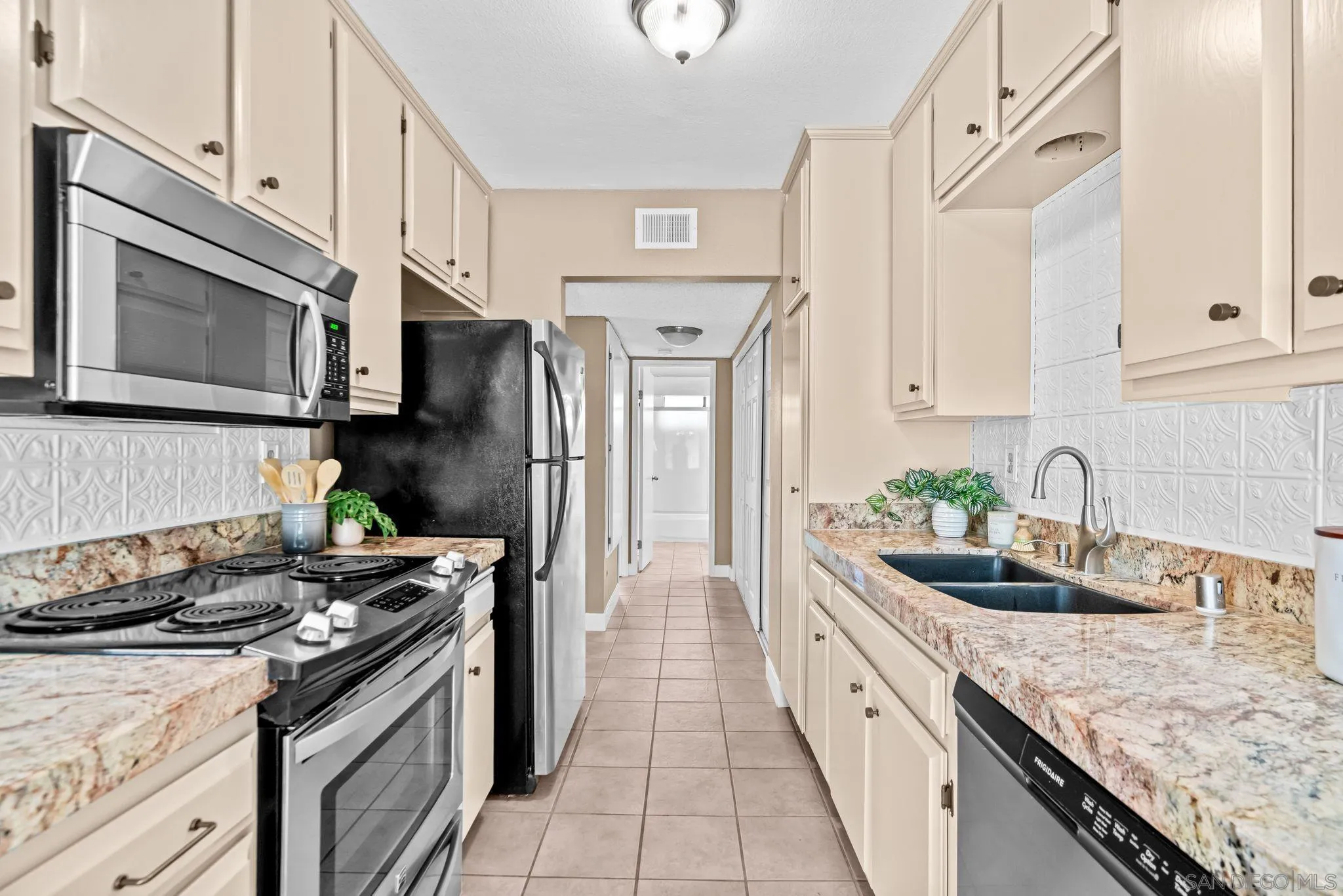 https://cdn.realtyfeed.com/cdn/127/250042021/e200962a69ffccaea05e3dcbaa9e800e.webp