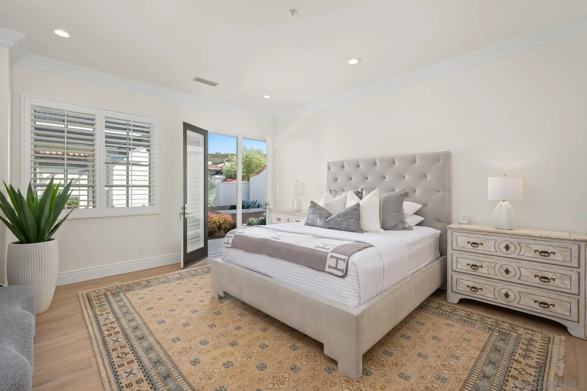 https://cdn.realtyfeed.com/cdn/127/250042023/2c1d4b09dcca3f4bfc7b4e0ddf70ef98.webp