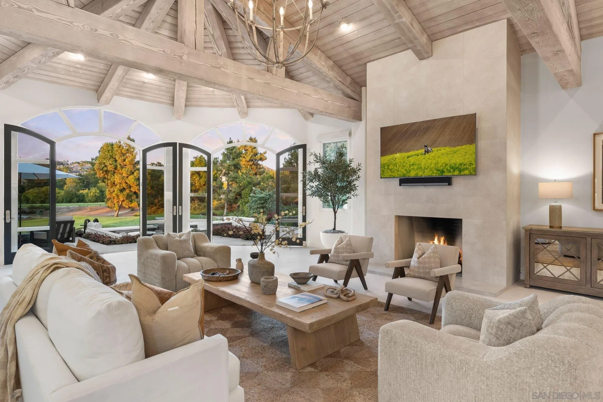 https://cdn.realtyfeed.com/cdn/127/250042023/84167f81a69953f641c42fb06ee5daf0.webp