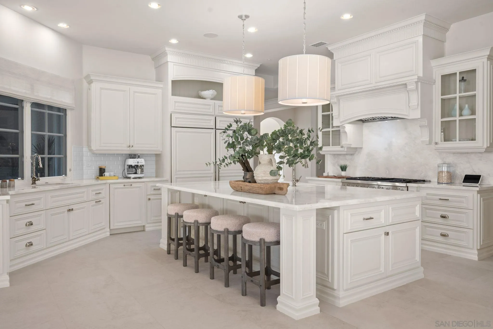 https://cdn.realtyfeed.com/cdn/127/250042023/a8fc1da524d9ee86fdfa622dc894d289.webp