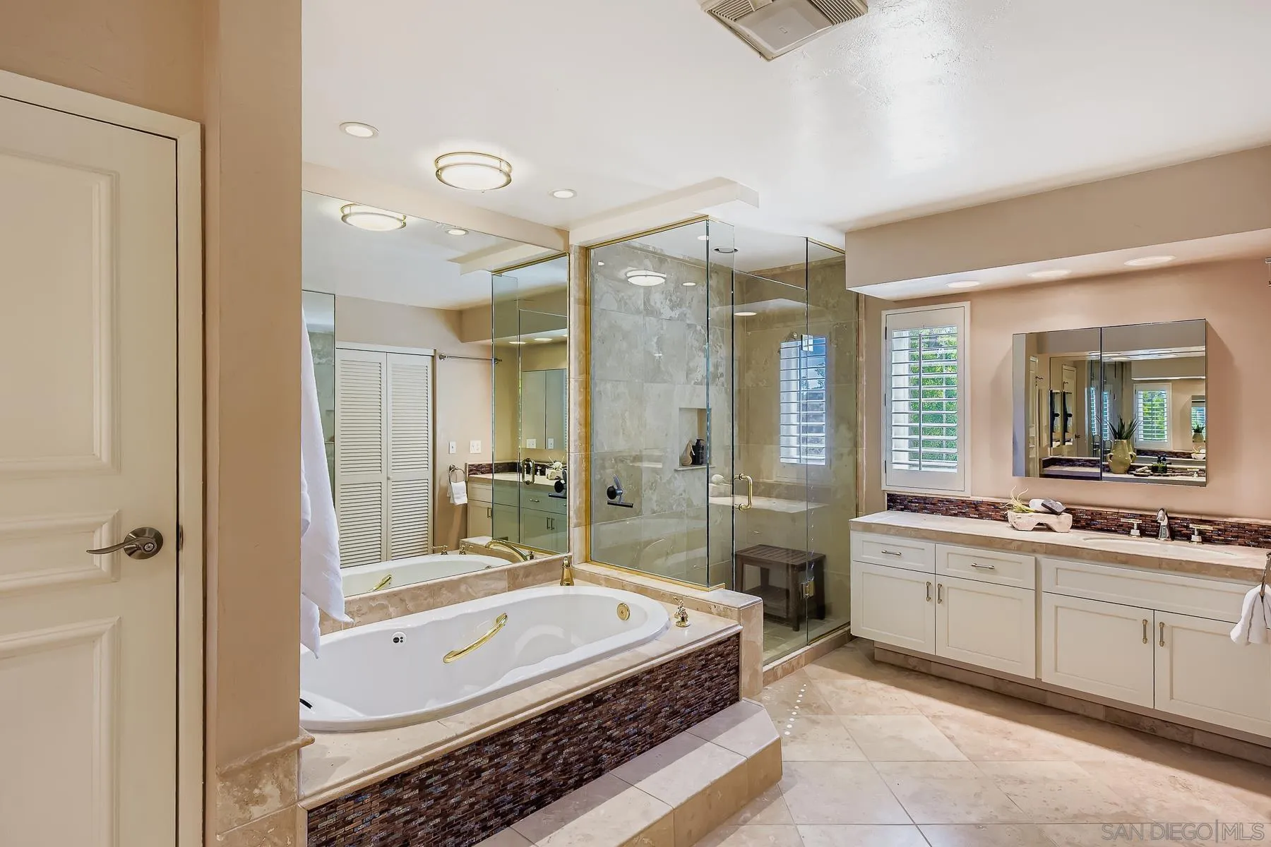 https://cdn.realtyfeed.com/cdn/127/250042027/8dca864a9d005d544a0a1a7ef8f9d9ff.webp