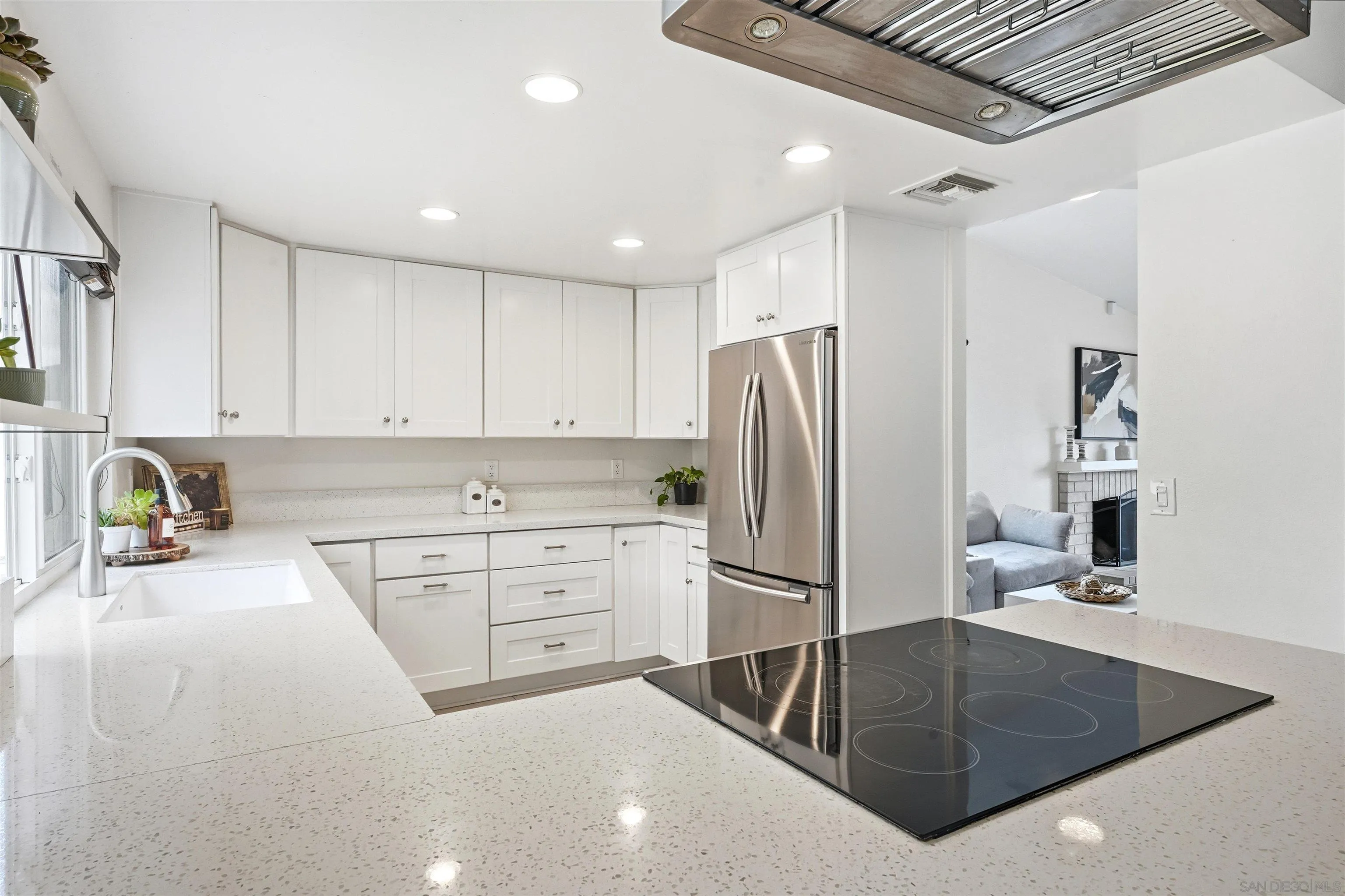 https://cdn.realtyfeed.com/cdn/127/250042032/319c7c6517c76ea4cc257f0e3bc04cab.webp