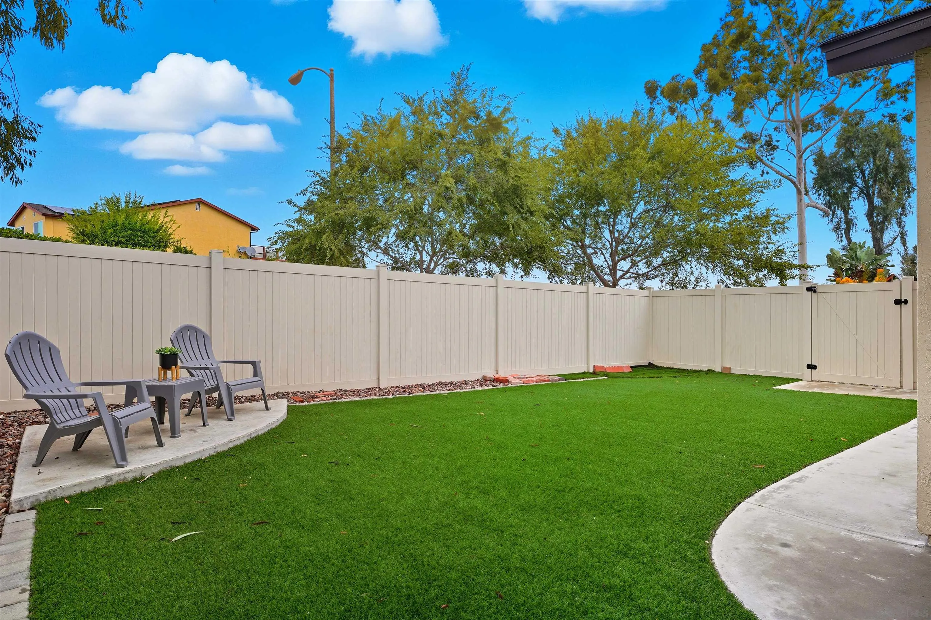 https://cdn.realtyfeed.com/cdn/127/250042032/6d3b1e395d063a91dbd065feede4f82d.webp