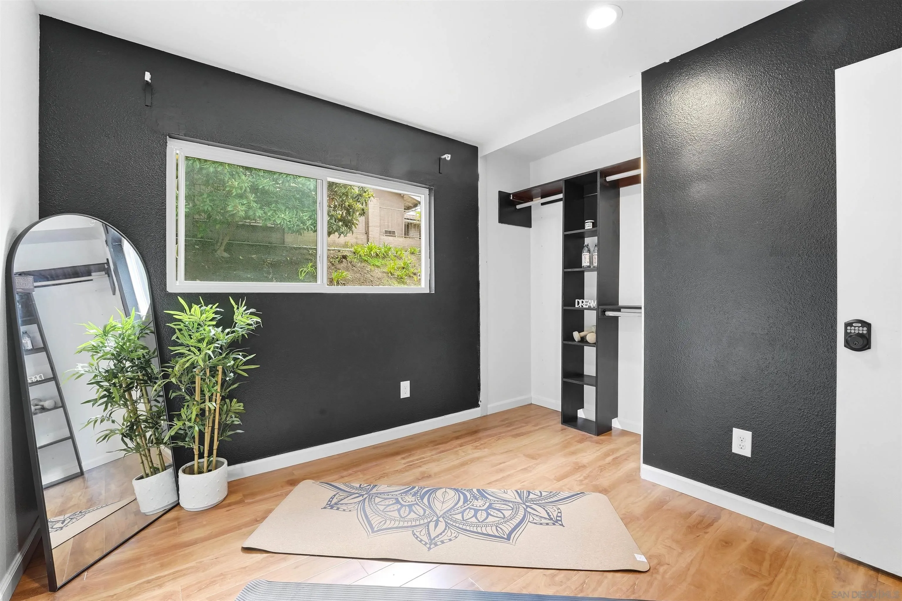 https://cdn.realtyfeed.com/cdn/127/250042032/8a2e127bf6d9a4a855f553a7b52b1b49.webp