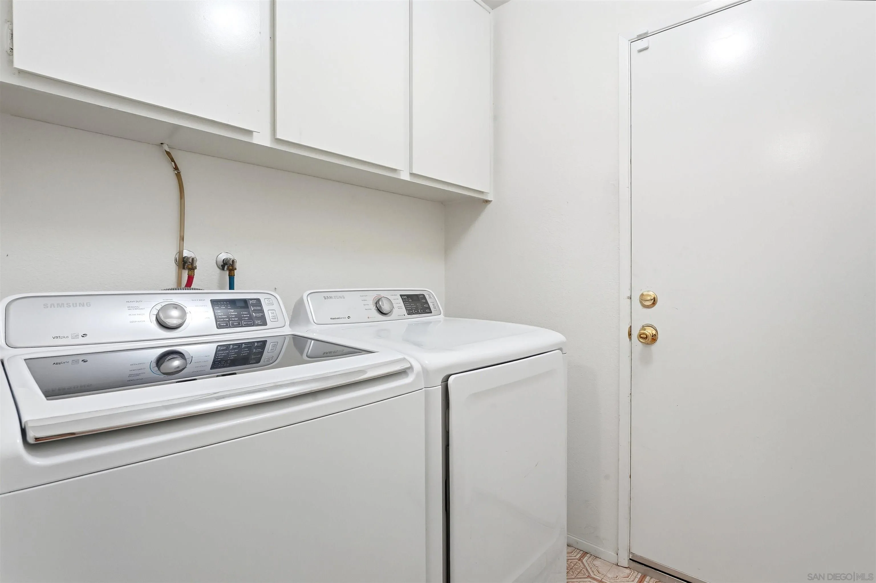 https://cdn.realtyfeed.com/cdn/127/250042032/9098dc6c9f9907260f3a3c8527e6e98c.webp