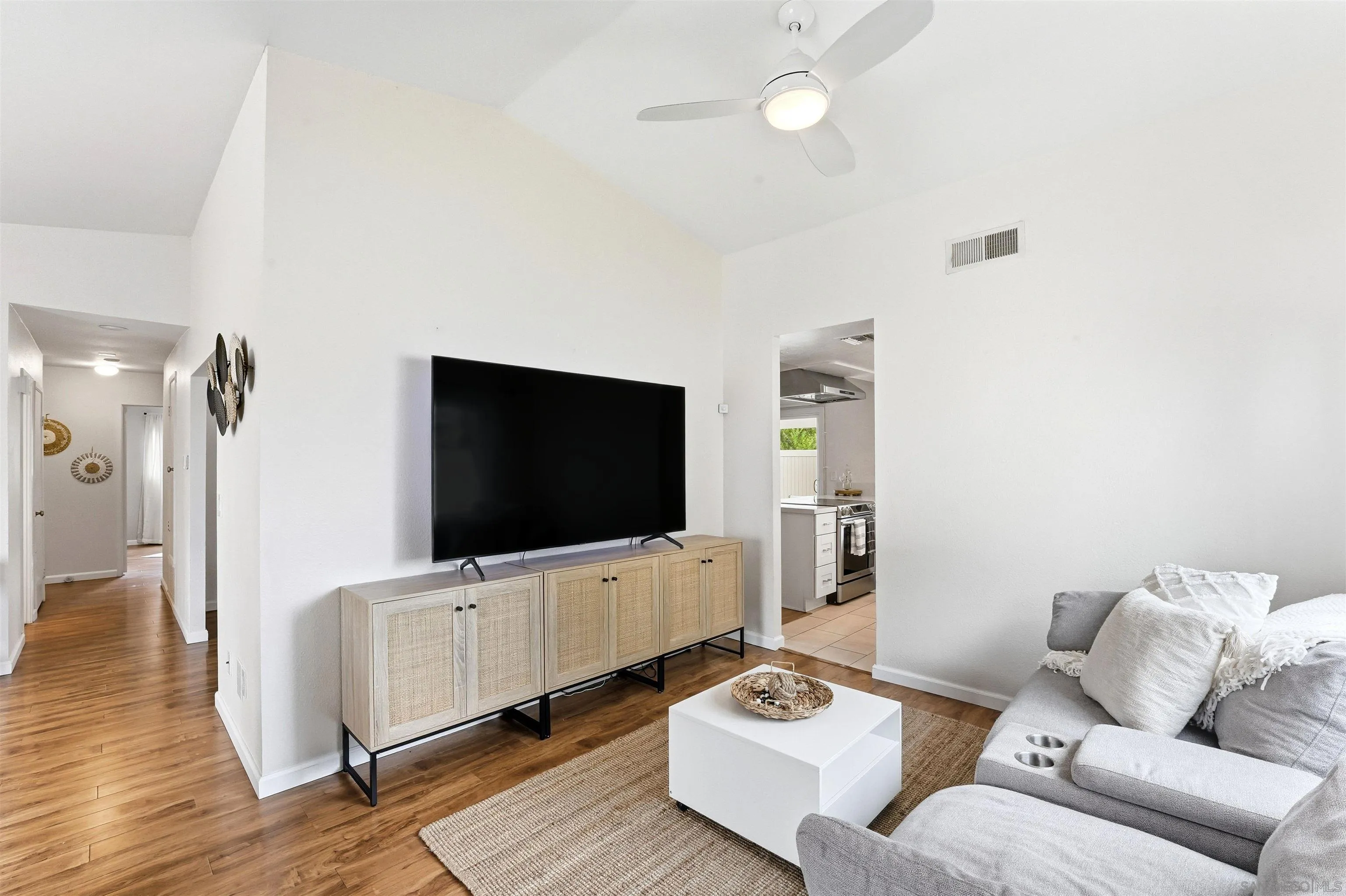 https://cdn.realtyfeed.com/cdn/127/250042032/9ffefe3411e27b9eb16b8af327aa7cb5.webp
