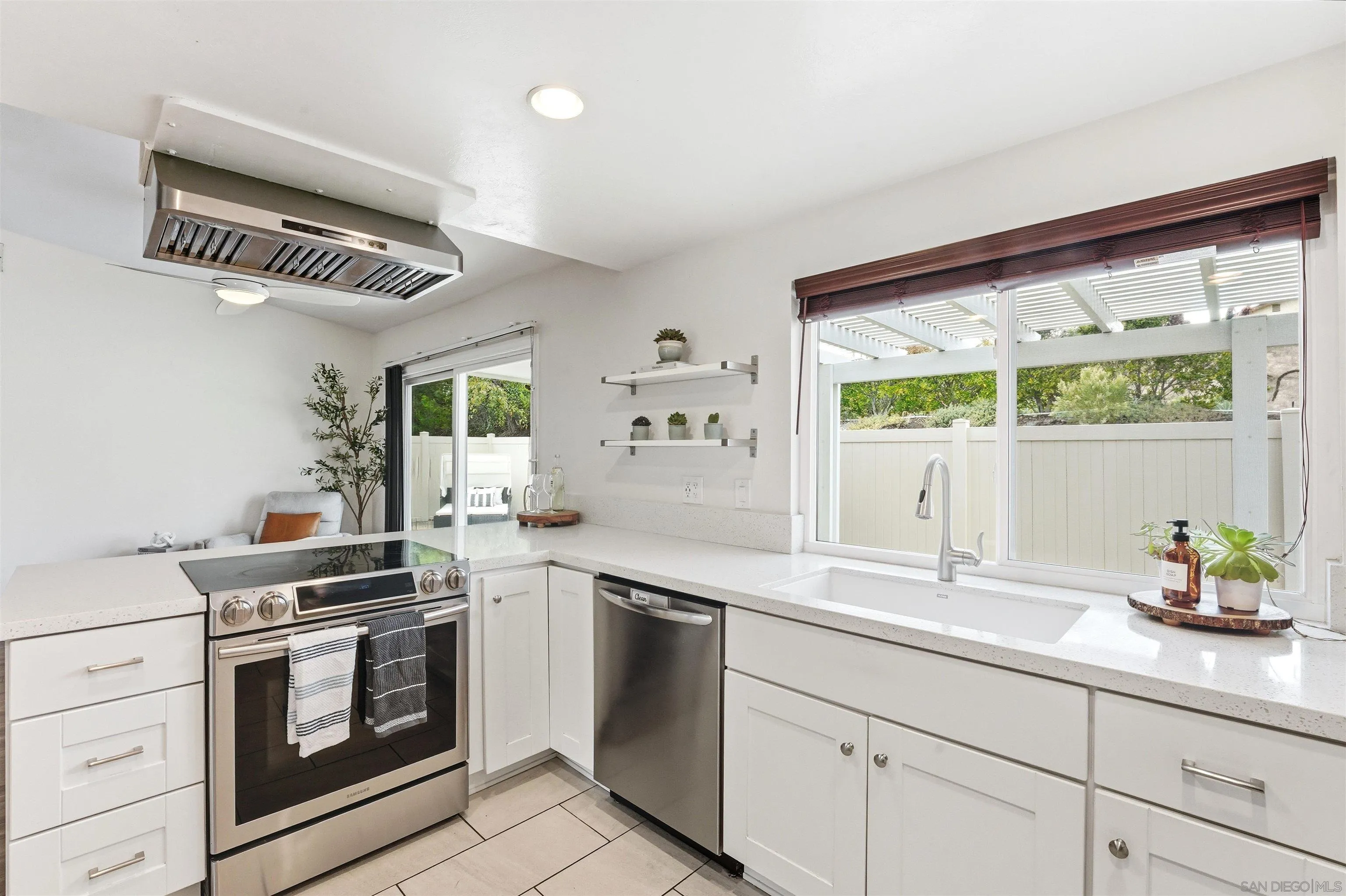 https://cdn.realtyfeed.com/cdn/127/250042032/c098f4757e60deaa2434ee4de169d610.webp