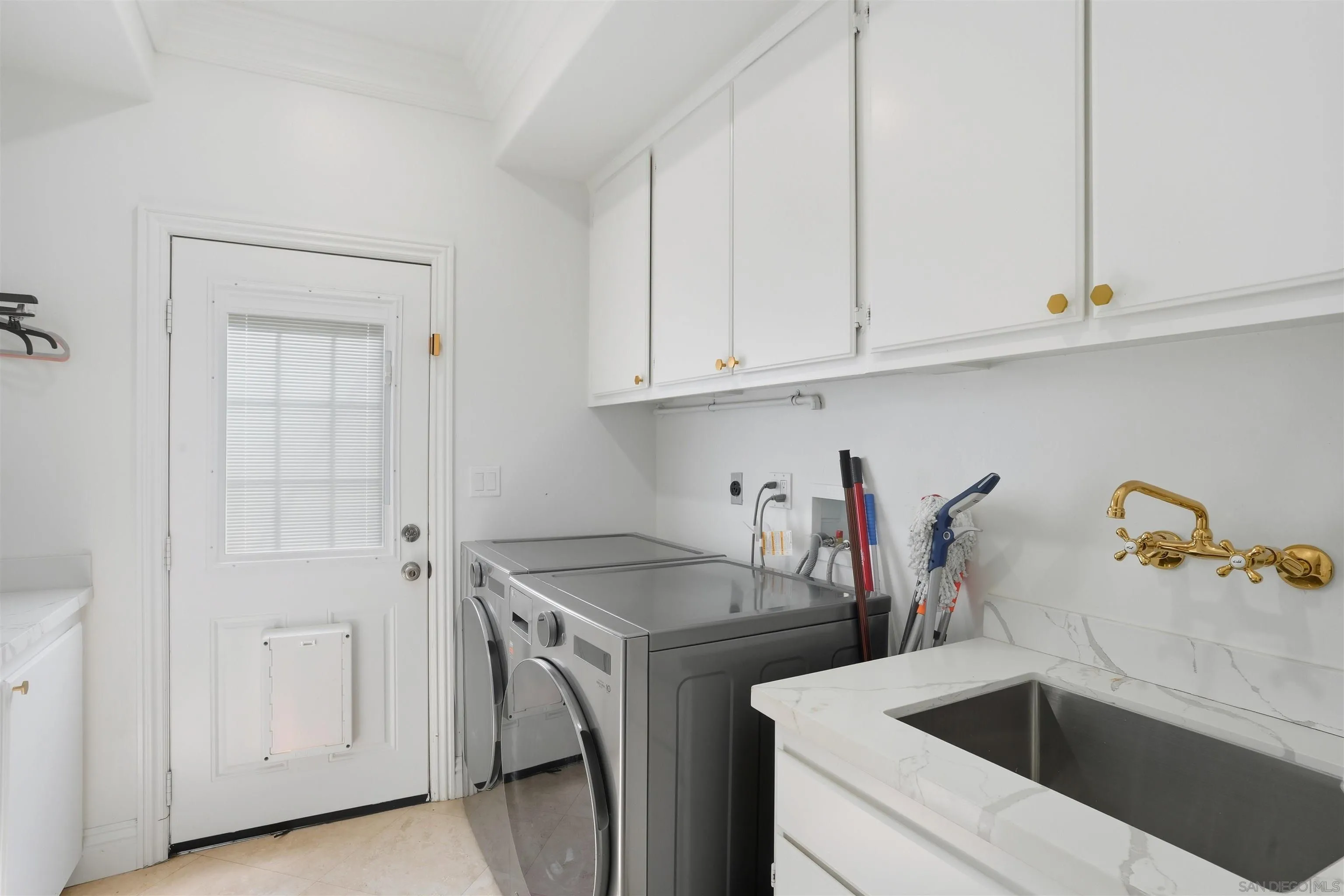 https://cdn.realtyfeed.com/cdn/127/250042033/15c00736a85b10bd0f750f0b6c0c9552.webp