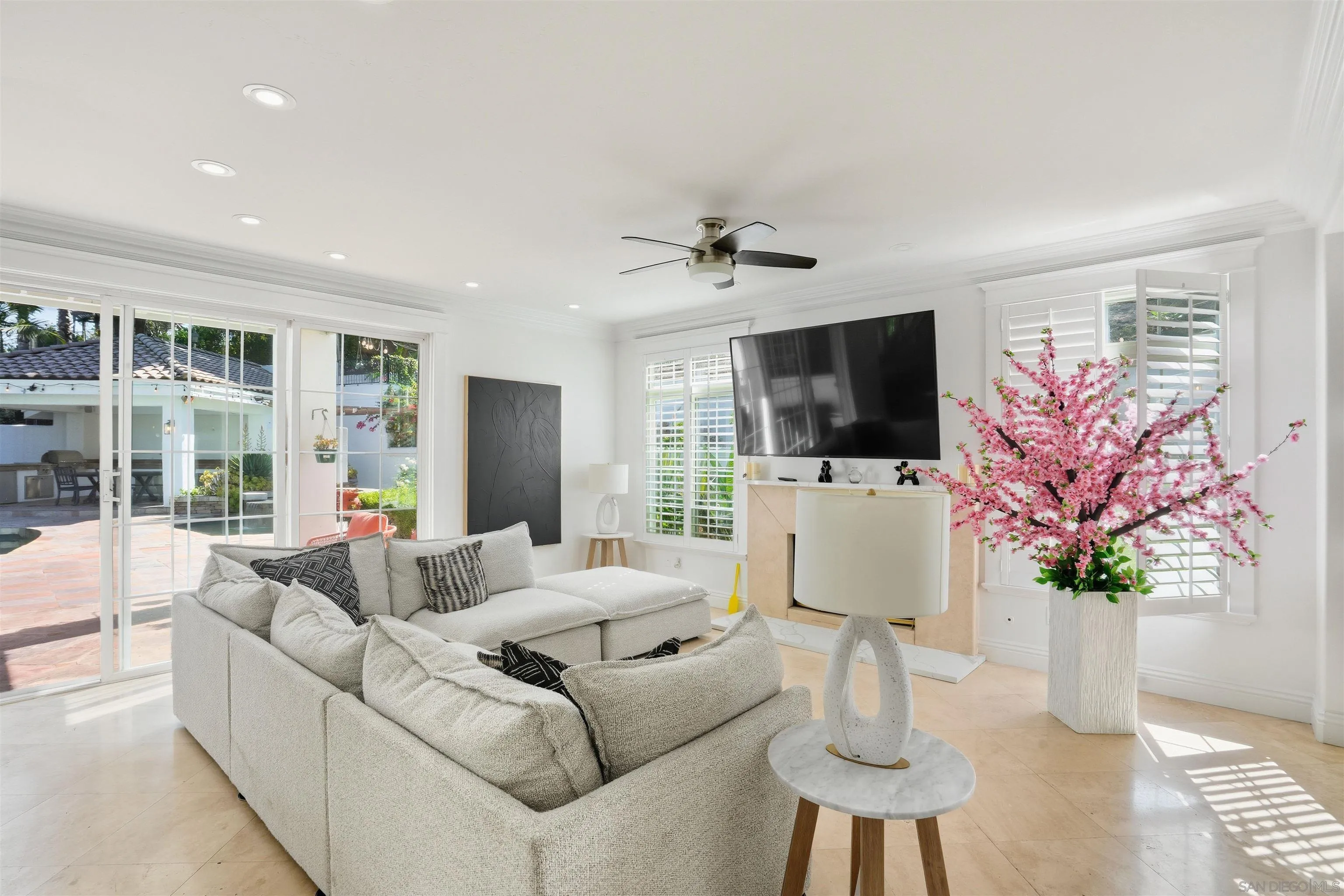 https://cdn.realtyfeed.com/cdn/127/250042033/68e7f845de1a94d33da70919b411fec4.webp
