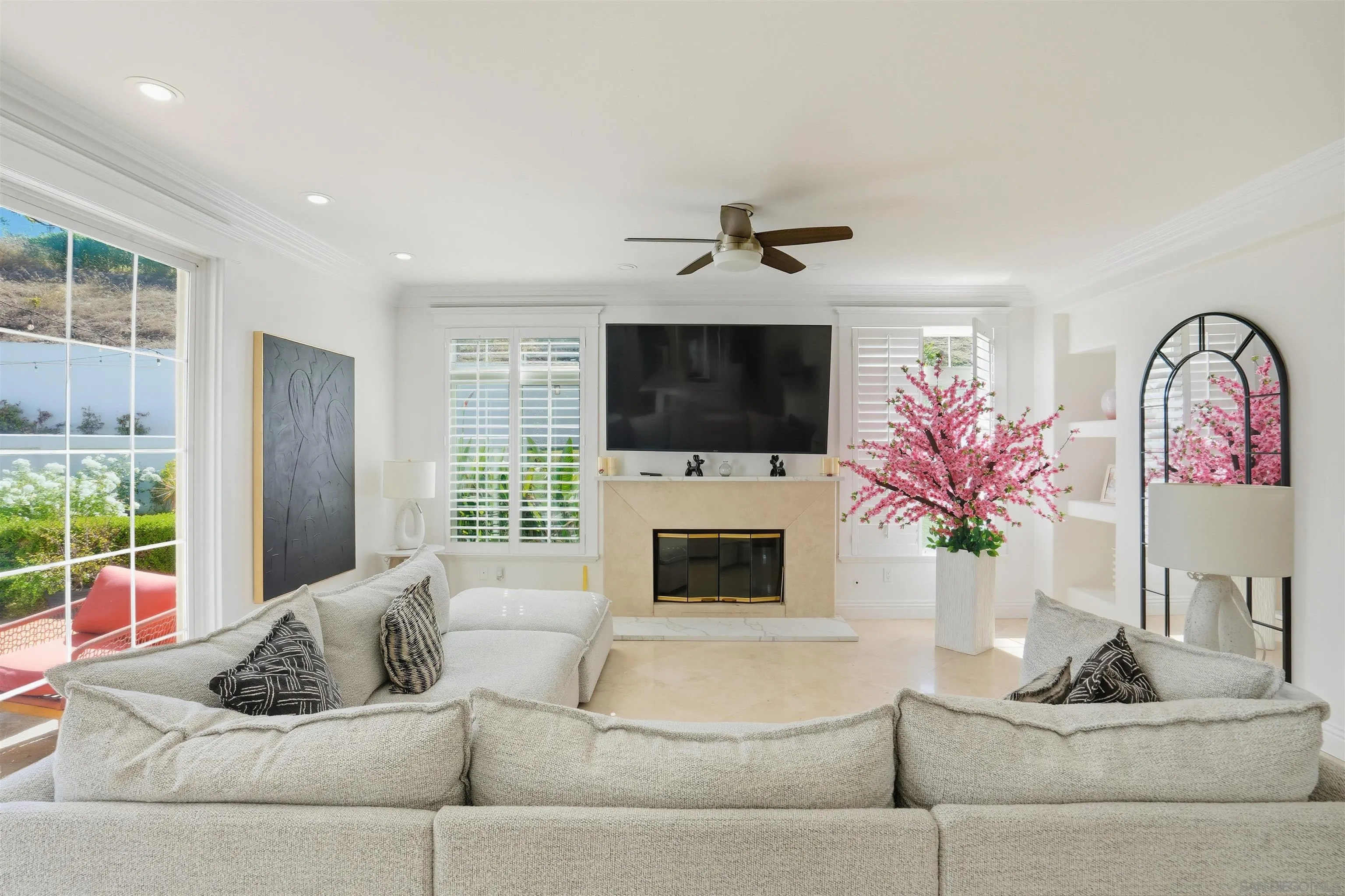 https://cdn.realtyfeed.com/cdn/127/250042033/8f29e4db9134ab0264568dc4da73caa7.webp