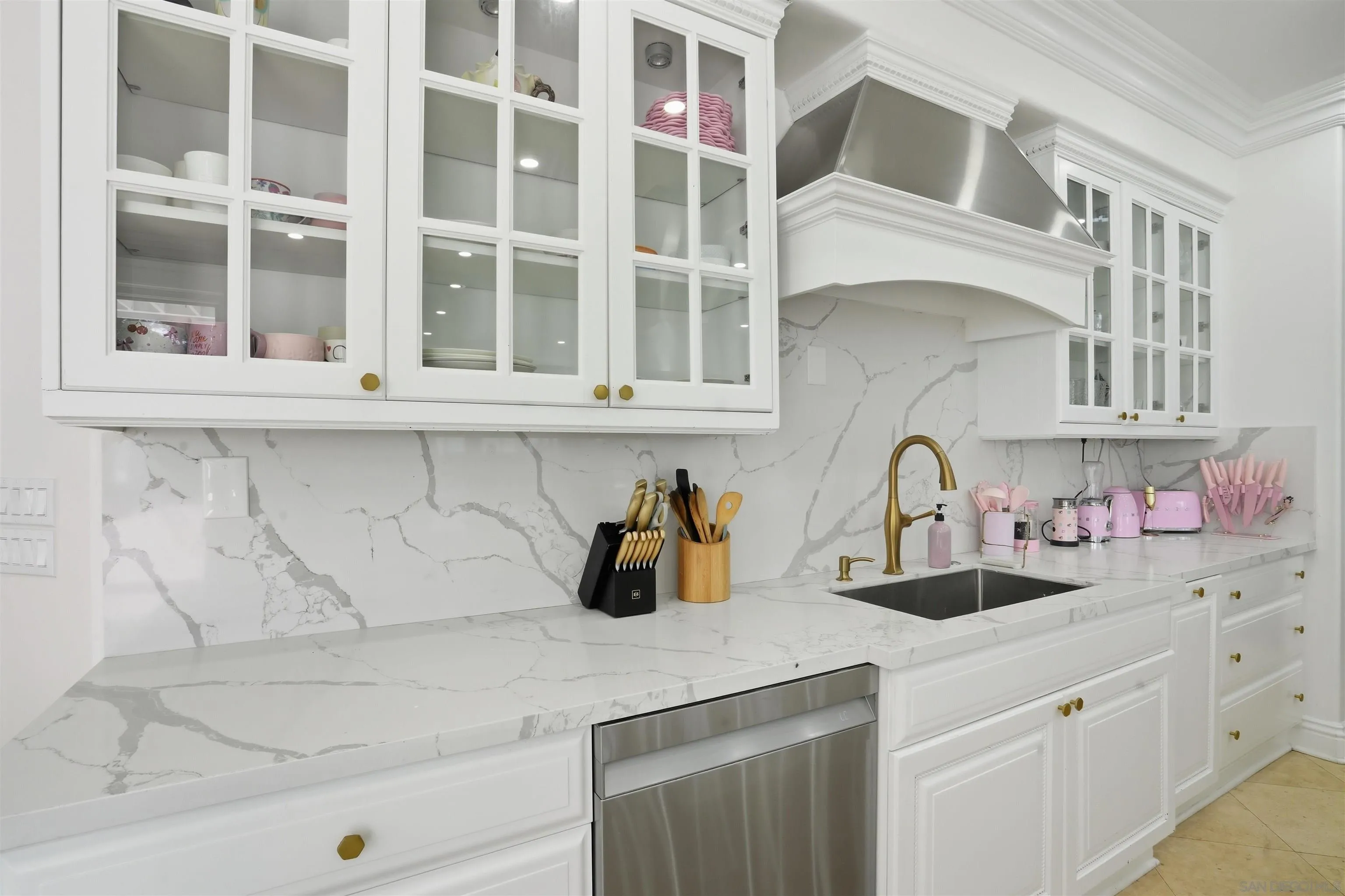 https://cdn.realtyfeed.com/cdn/127/250042033/b46e6baf5ba8174c775c576b2b83bd9e.webp