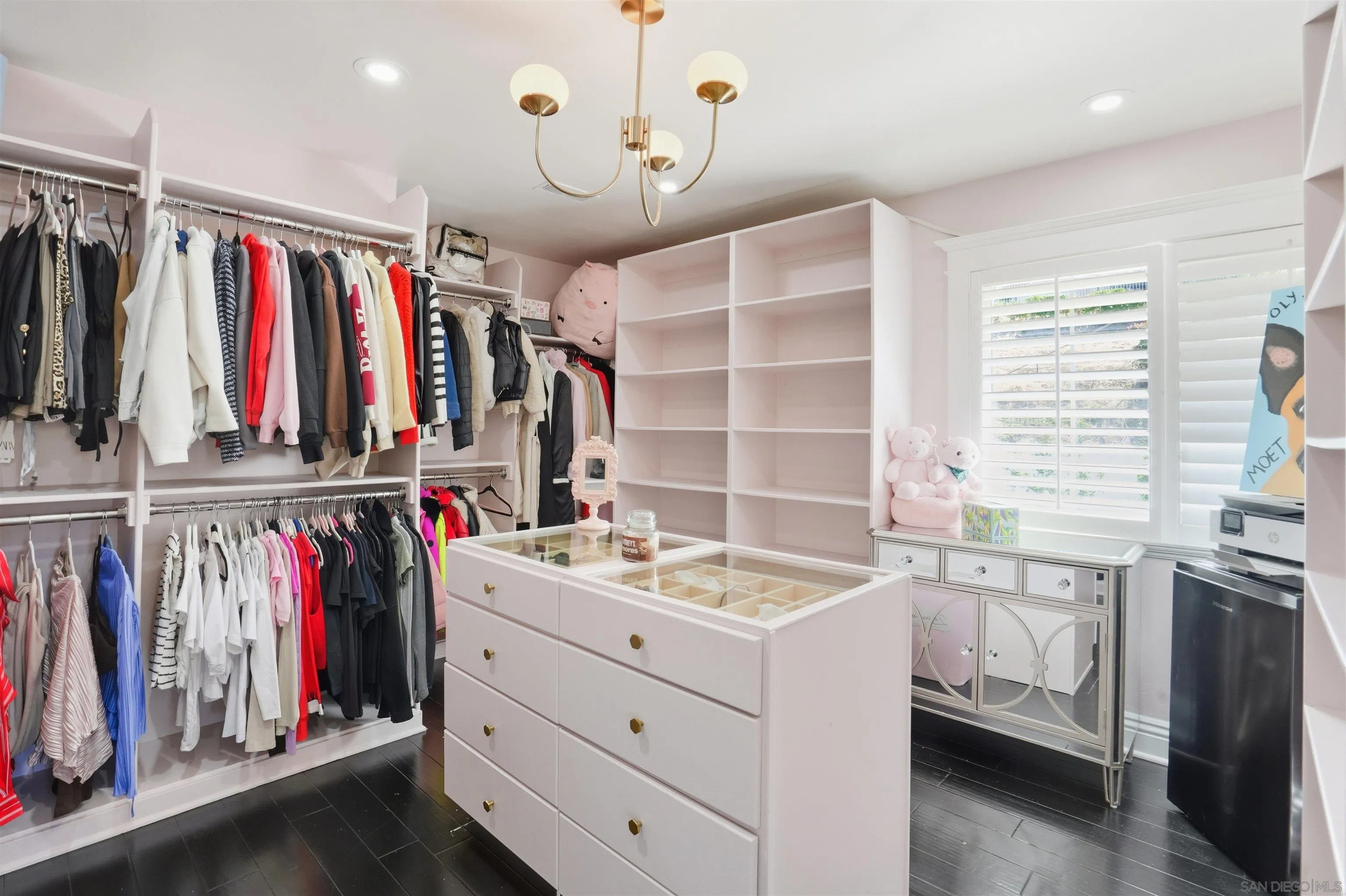 https://cdn.realtyfeed.com/cdn/127/250042033/e215b9e4201e99cc0590c678a80c0688.webp