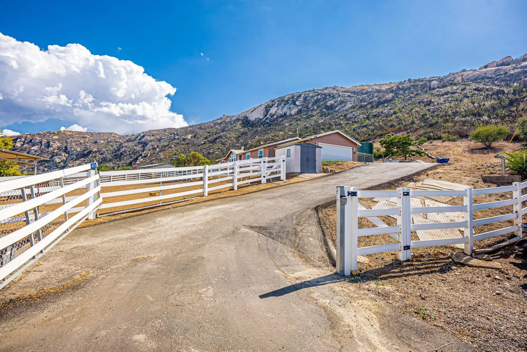 https://cdn.realtyfeed.com/cdn/127/250042035/039ae325b585d02c38189f24648f312e.webp