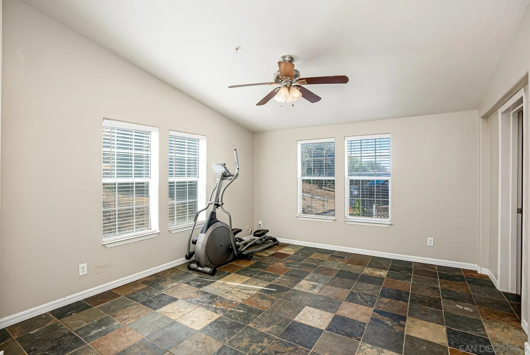 https://cdn.realtyfeed.com/cdn/127/250042035/203dab41bab95a192cb1820f6a36dc68.webp