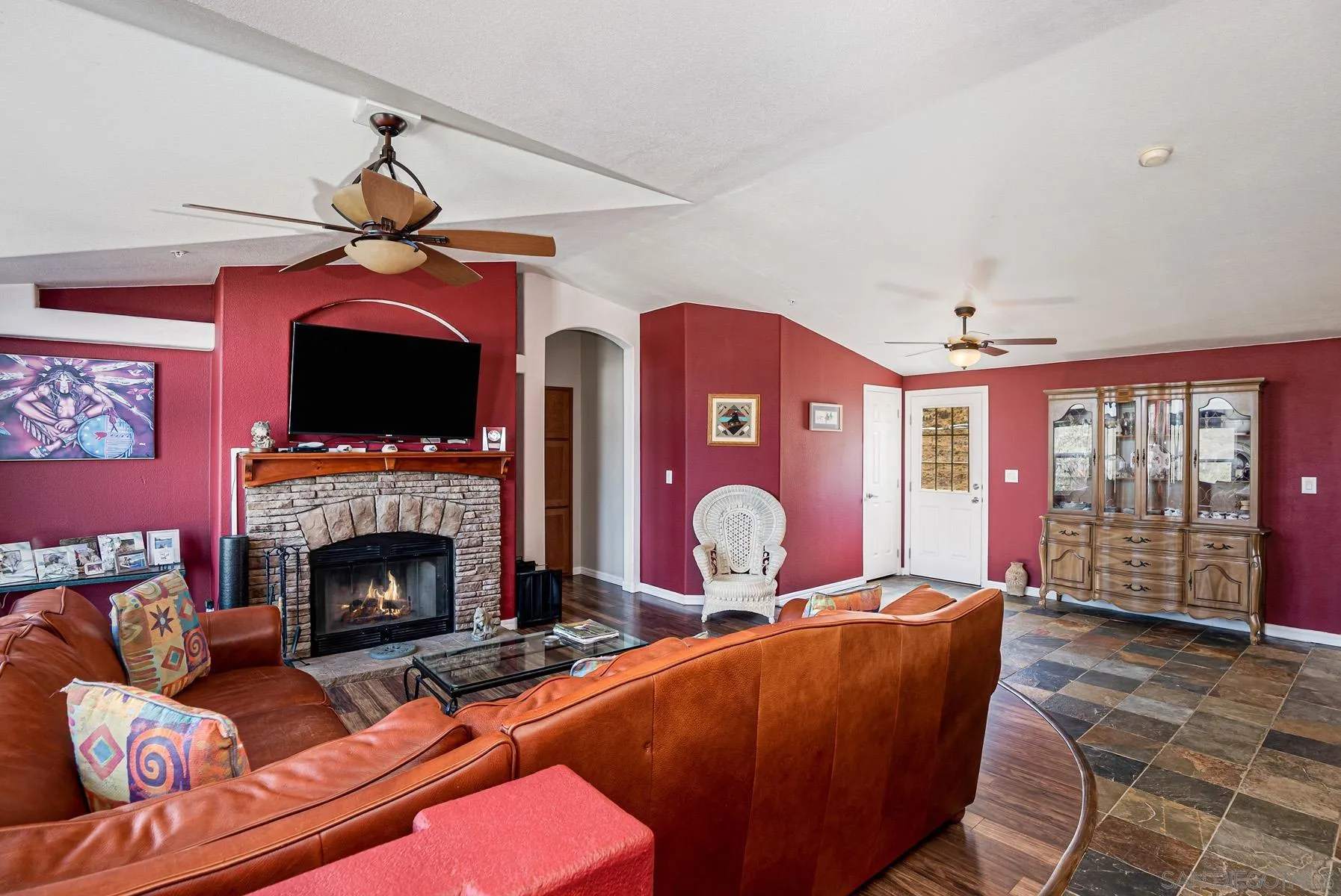 https://cdn.realtyfeed.com/cdn/127/250042035/248a367a0d28916e116080de1efe0982.webp