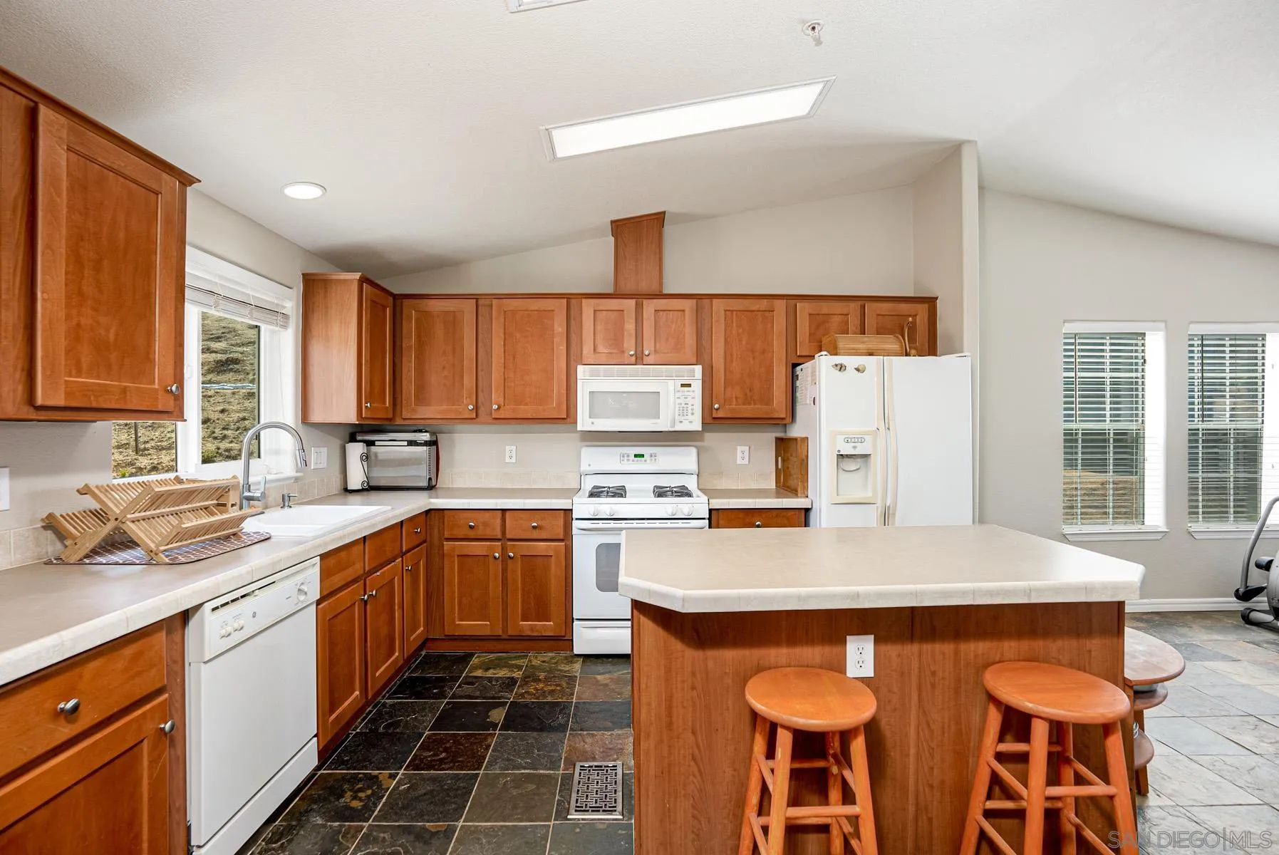 https://cdn.realtyfeed.com/cdn/127/250042035/7cc4155784b23d27931e82618cad5583.webp