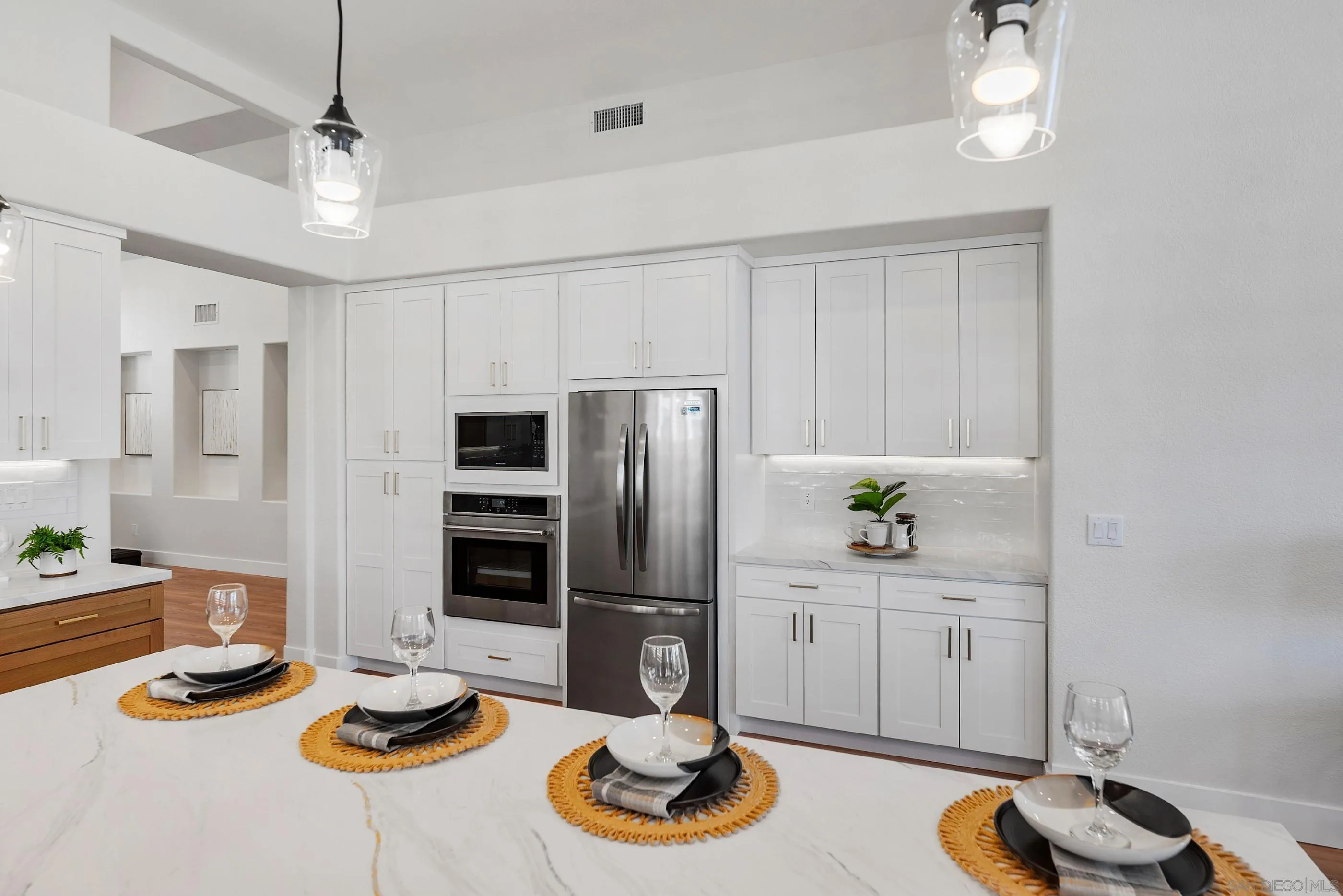 https://cdn.realtyfeed.com/cdn/127/250042038/2f8e2d80c5f0a1877094265ddae75bbb.webp