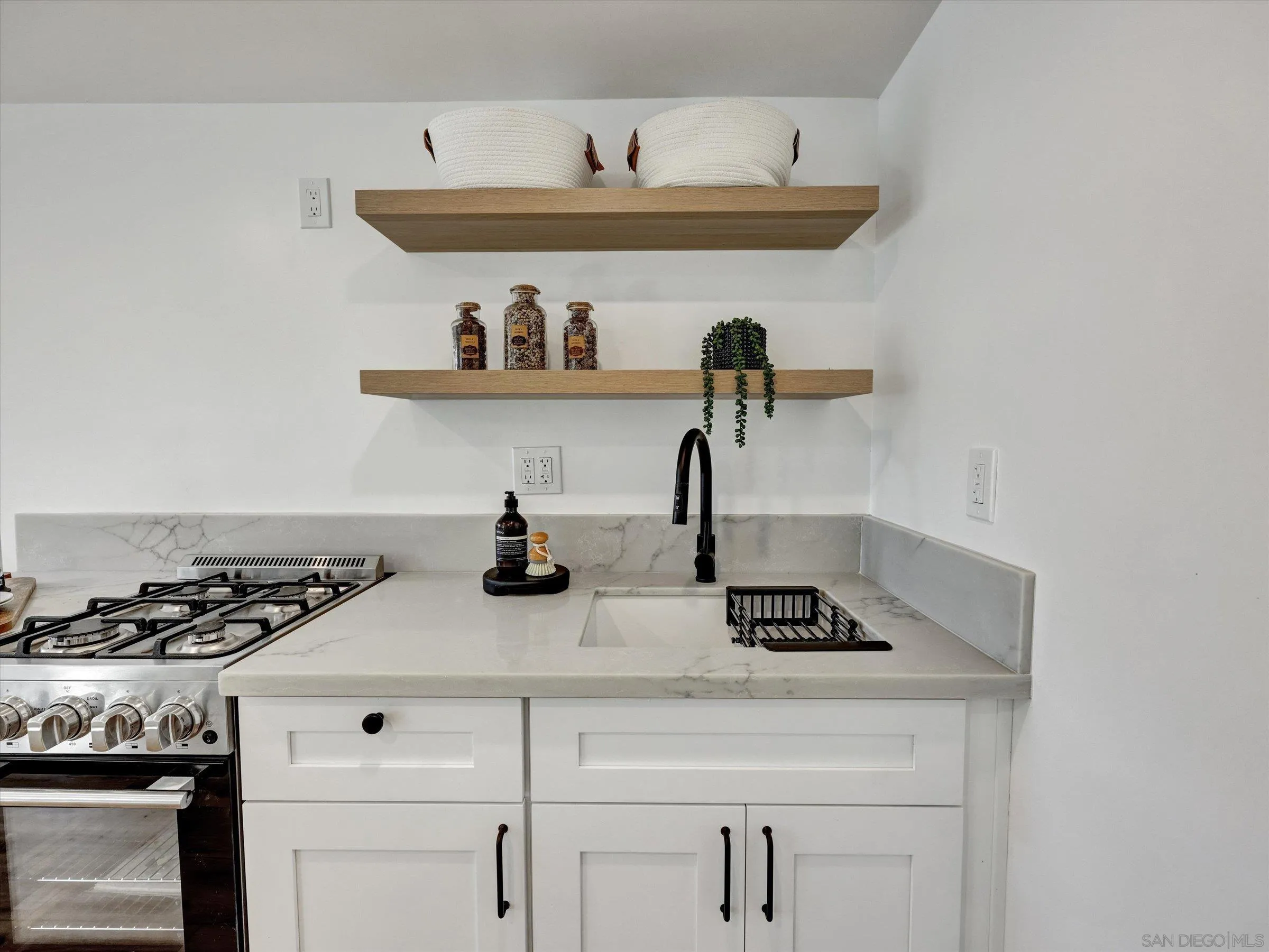 https://cdn.realtyfeed.com/cdn/127/250042039/e3a3109bcd25a834b34c79a87e36e7d2.webp