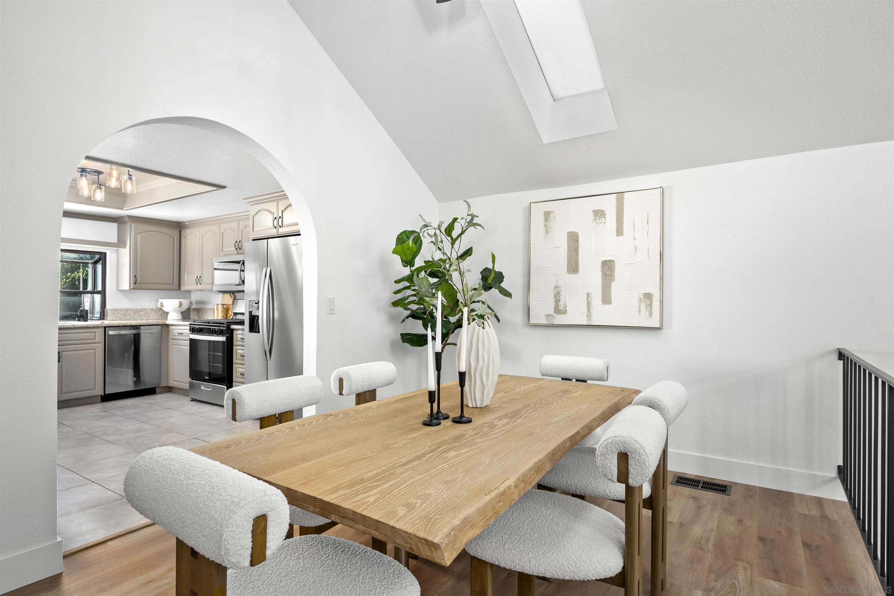 https://cdn.realtyfeed.com/cdn/127/250042048/6d09de3ee0eecbc387dab742fdd09f41.webp