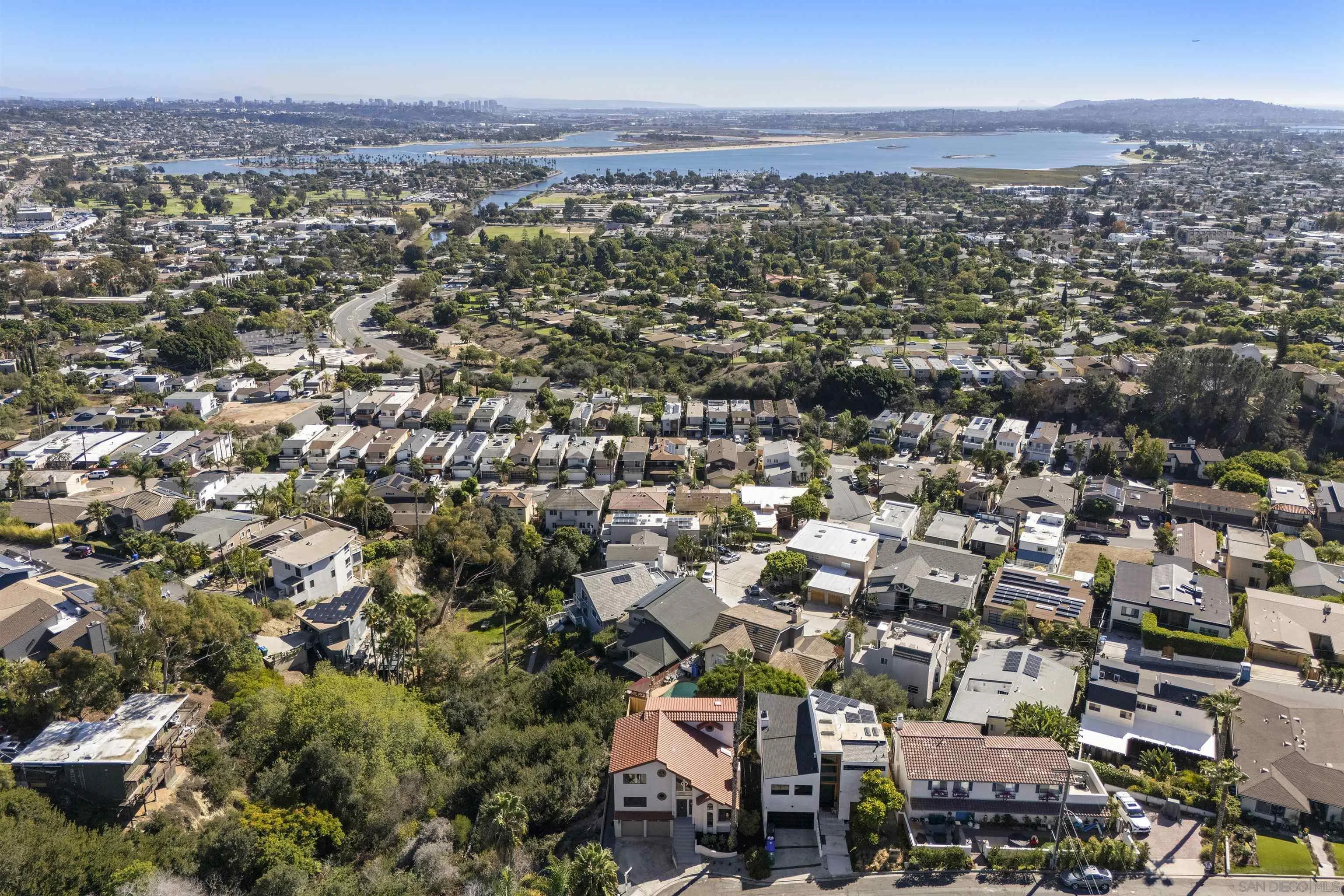 https://cdn.realtyfeed.com/cdn/127/250042048/6f849b3bf09b247c280e0ce9f76e8aa3.webp
