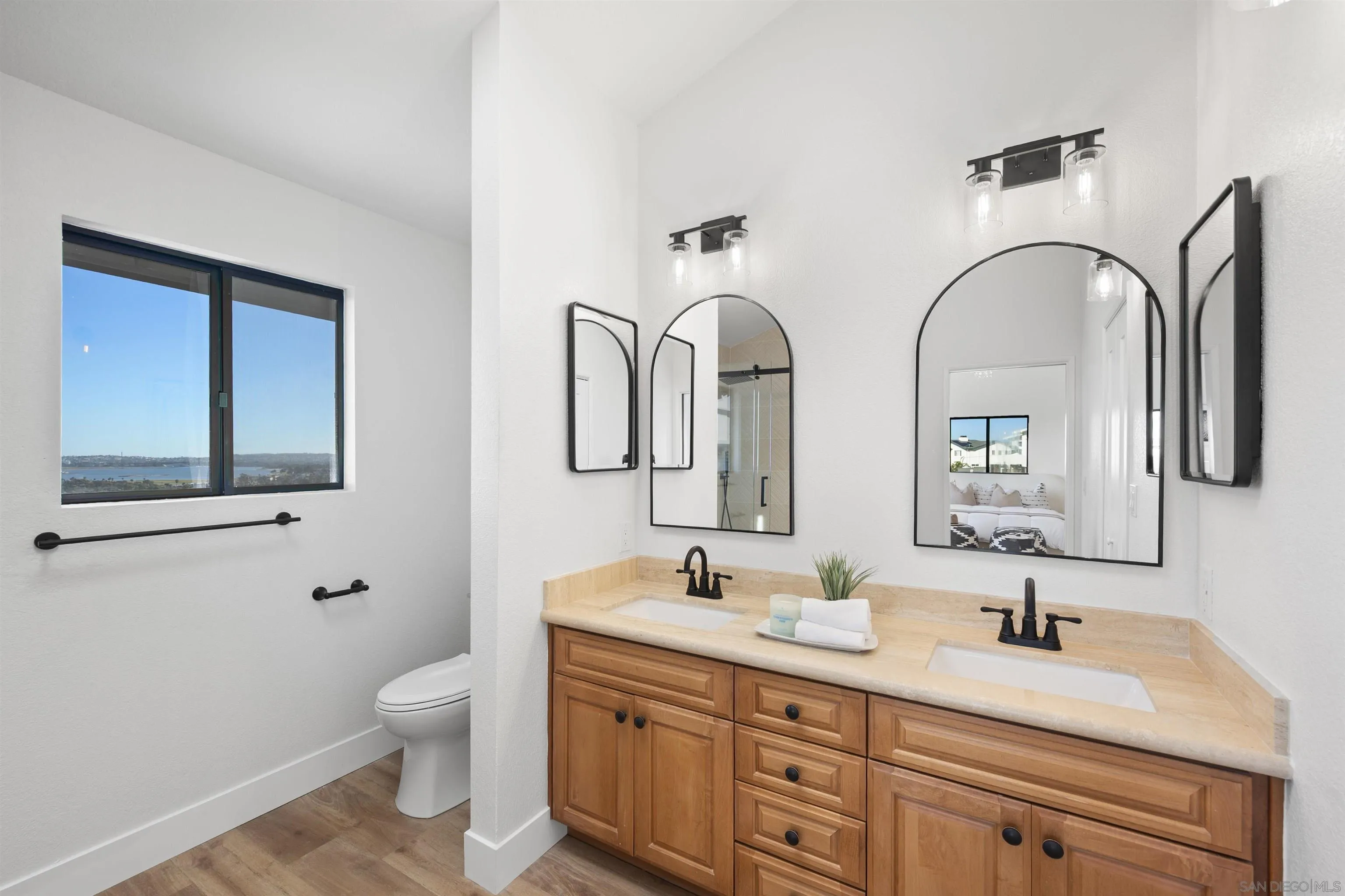 https://cdn.realtyfeed.com/cdn/127/250042048/7d4f0c89751f0ca0236bf3ccadafd0ed.webp