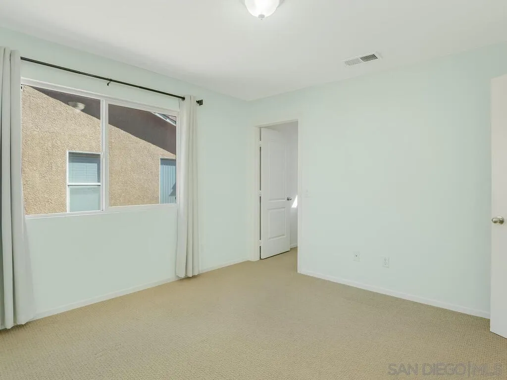 https://cdn.realtyfeed.com/cdn/127/250042050/6df8a8aeaa7082ffb0f1a98f7835d257.webp