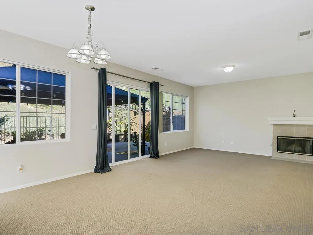 https://cdn.realtyfeed.com/cdn/127/250042050/712bc7db044a7372238aab1e50e8d249.webp