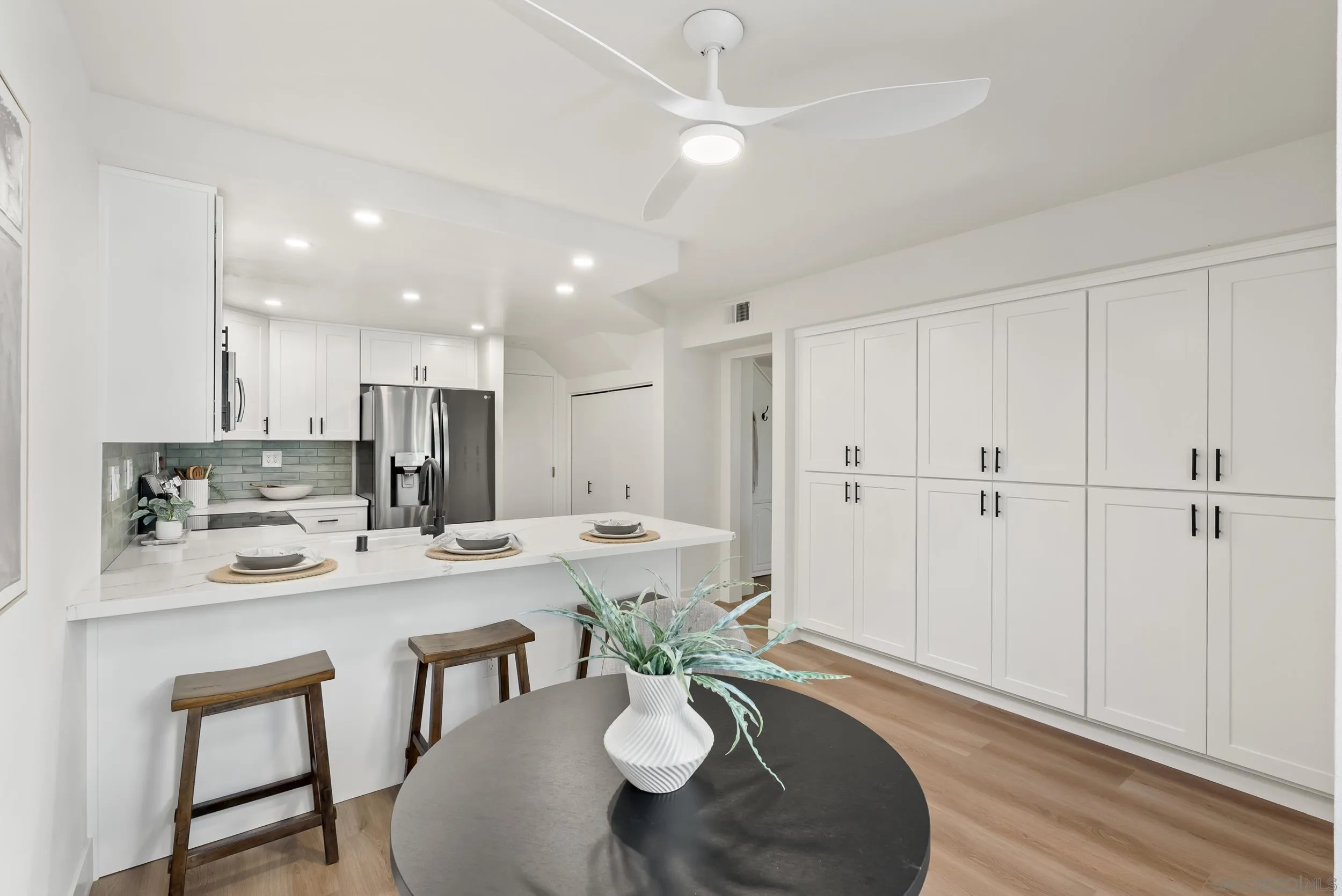 https://cdn.realtyfeed.com/cdn/127/250042052/5decd20e4bc7c1db3aeafb3f956c8672.webp