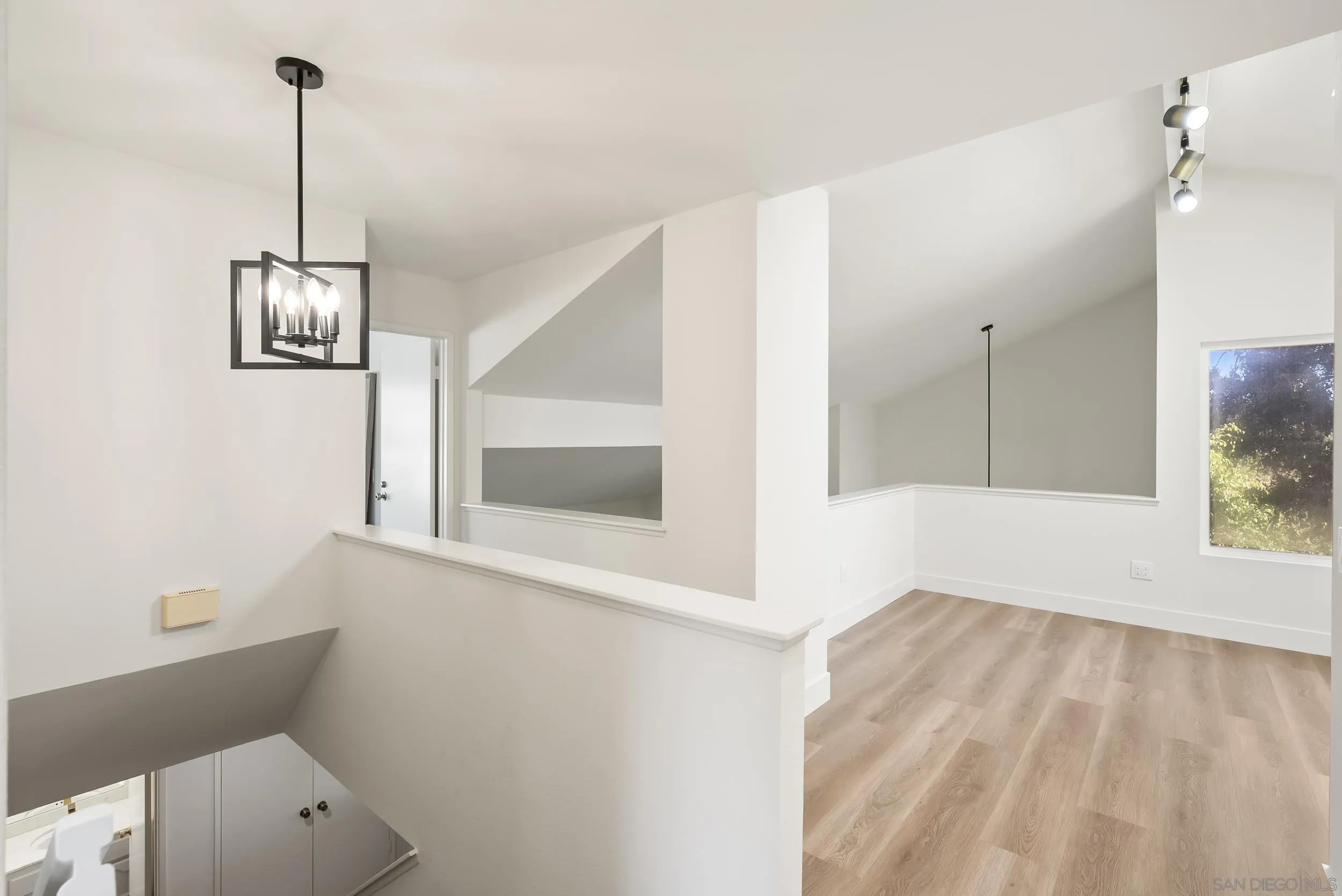 https://cdn.realtyfeed.com/cdn/127/250042052/ba37e9ee4f98cf38af3caa54253419f6.webp