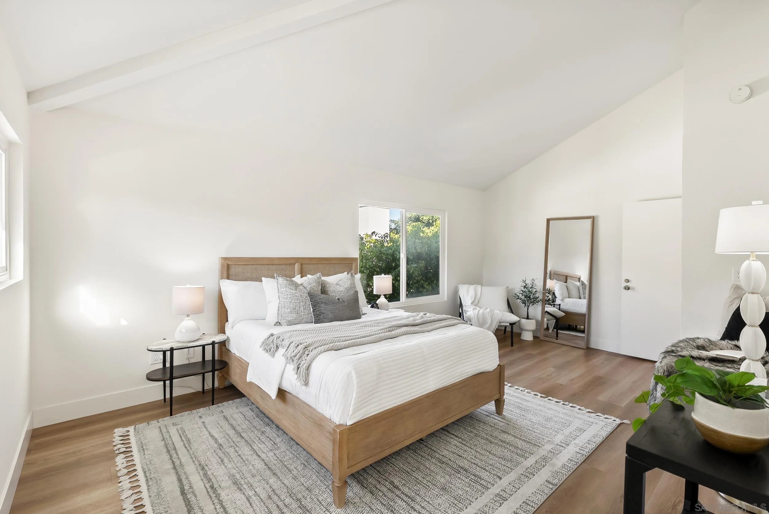 https://cdn.realtyfeed.com/cdn/127/250042052/f173dfa1d33bfdda925acd13aa2a3dd8.webp
