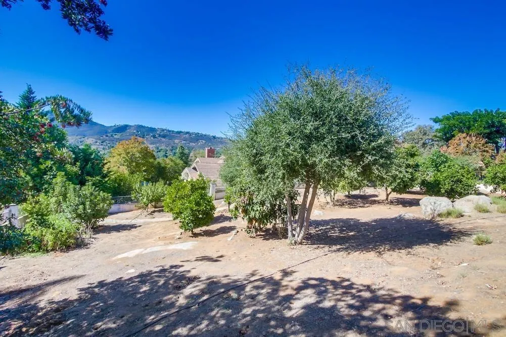 https://cdn.realtyfeed.com/cdn/127/250042053/0511db593a56fe2bfb103bf18cdeaae2.webp