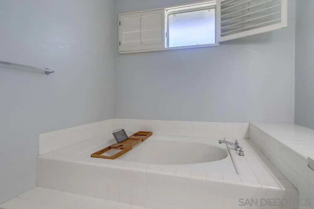 https://cdn.realtyfeed.com/cdn/127/250042053/cc61c82633a827019702a1fc739b1bda.webp