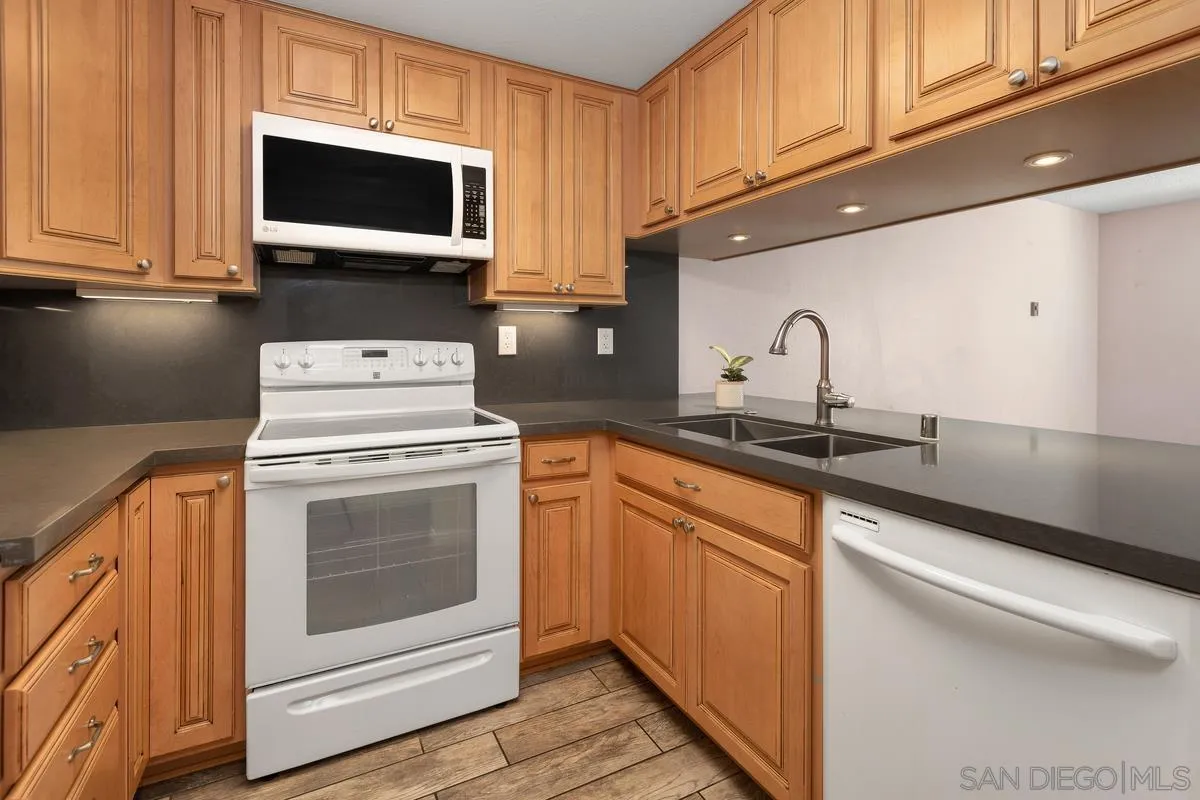 https://cdn.realtyfeed.com/cdn/127/250042065/8ac9dda69791b28f6fec5e619e8aba92.webp