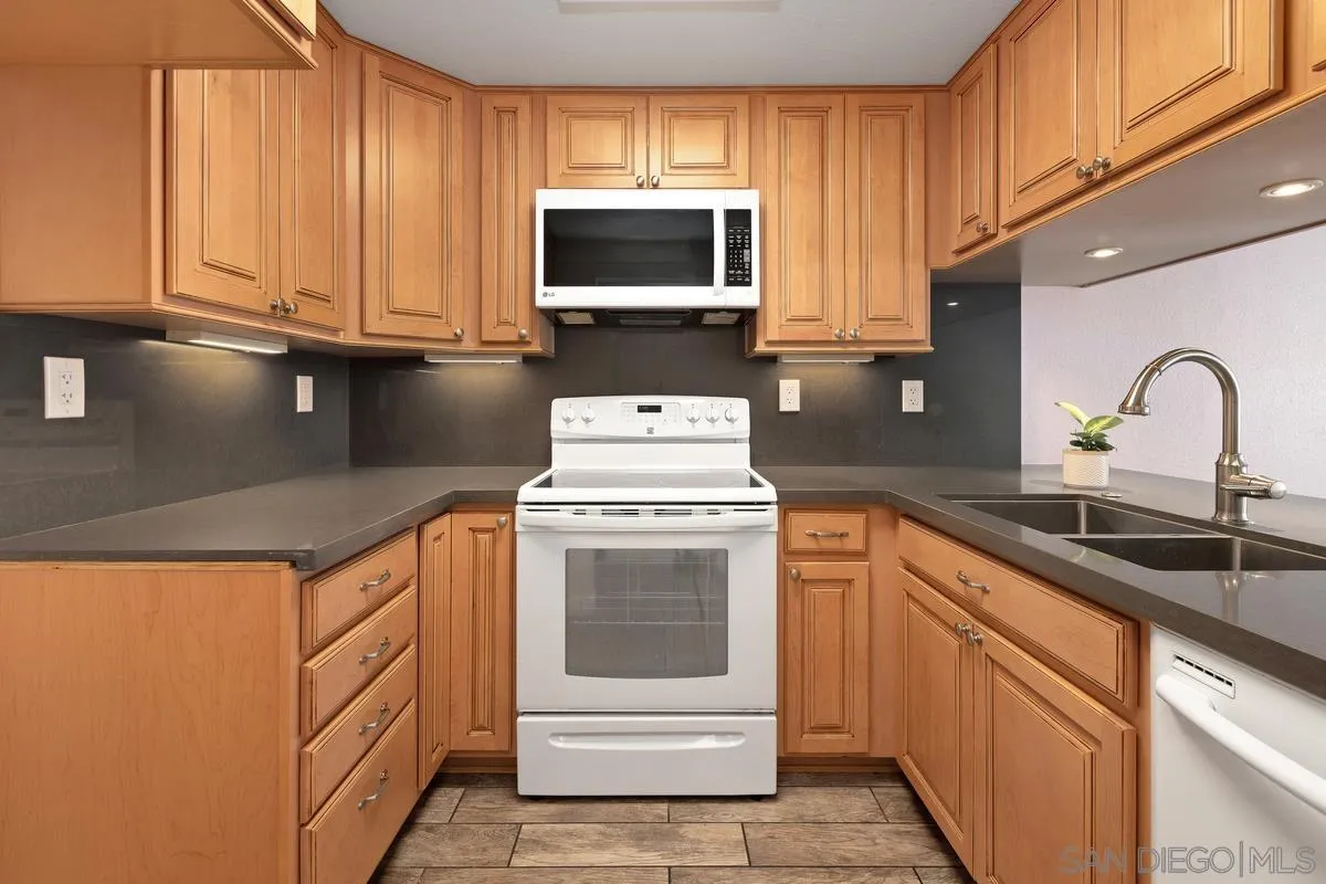 https://cdn.realtyfeed.com/cdn/127/250042065/d264407b4d3d062c79256c6cb2fe4f6b.webp