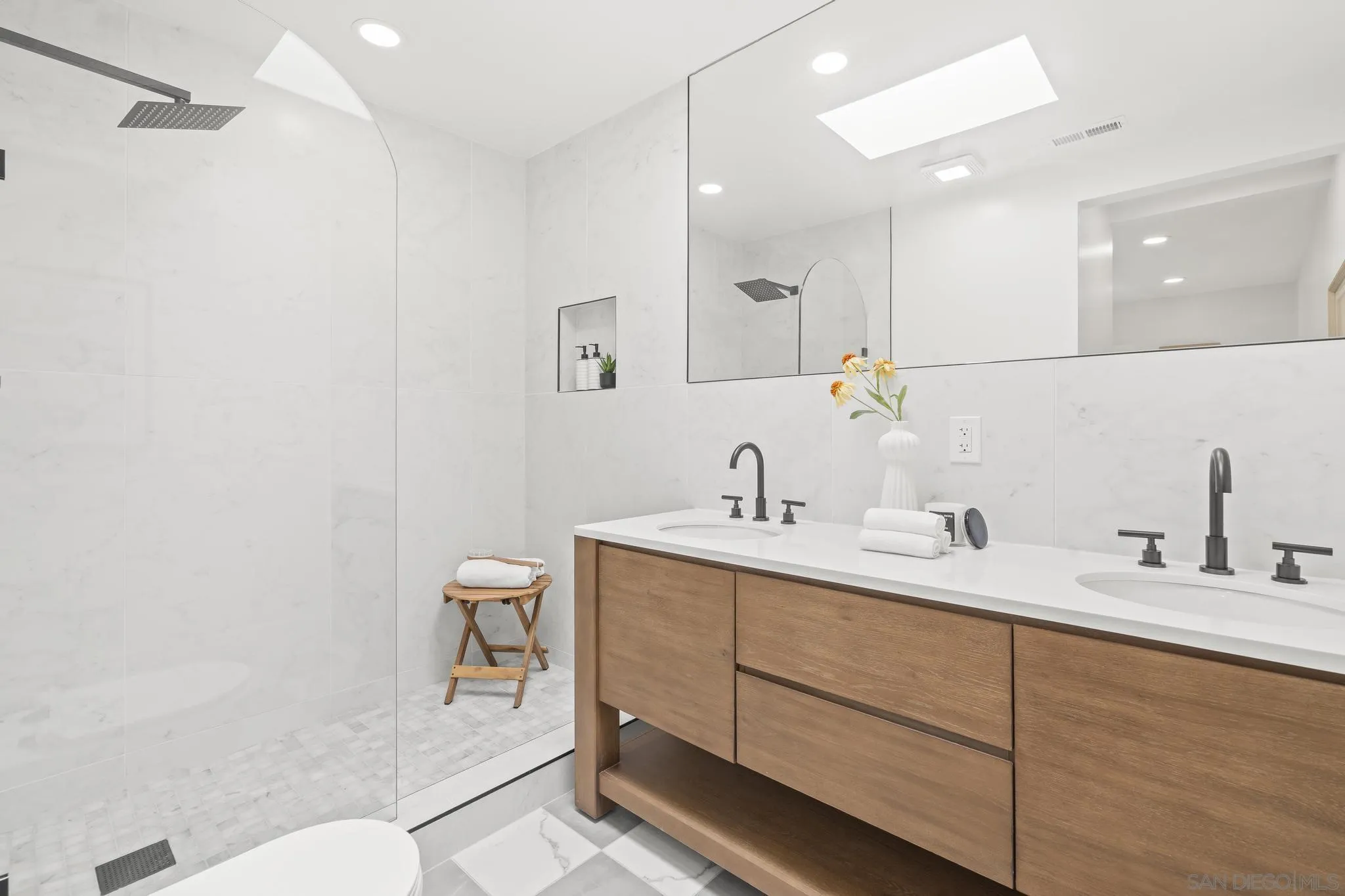https://cdn.realtyfeed.com/cdn/127/250042071/03c4c74e92a9e13a5fd2c32fcf6c52ac.webp